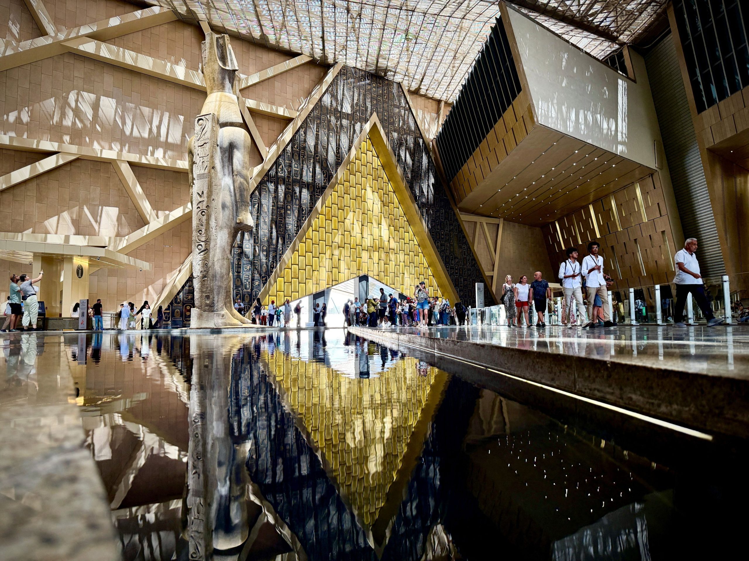 Το Μεγάλο Αιγυπτιακό Μουσείο ανοίγει τις πύλες του: Ο θησαυρός του Τουταγχαμών, 100.000 εκθέματα και μια νέα εποχή για τον τουρισμό