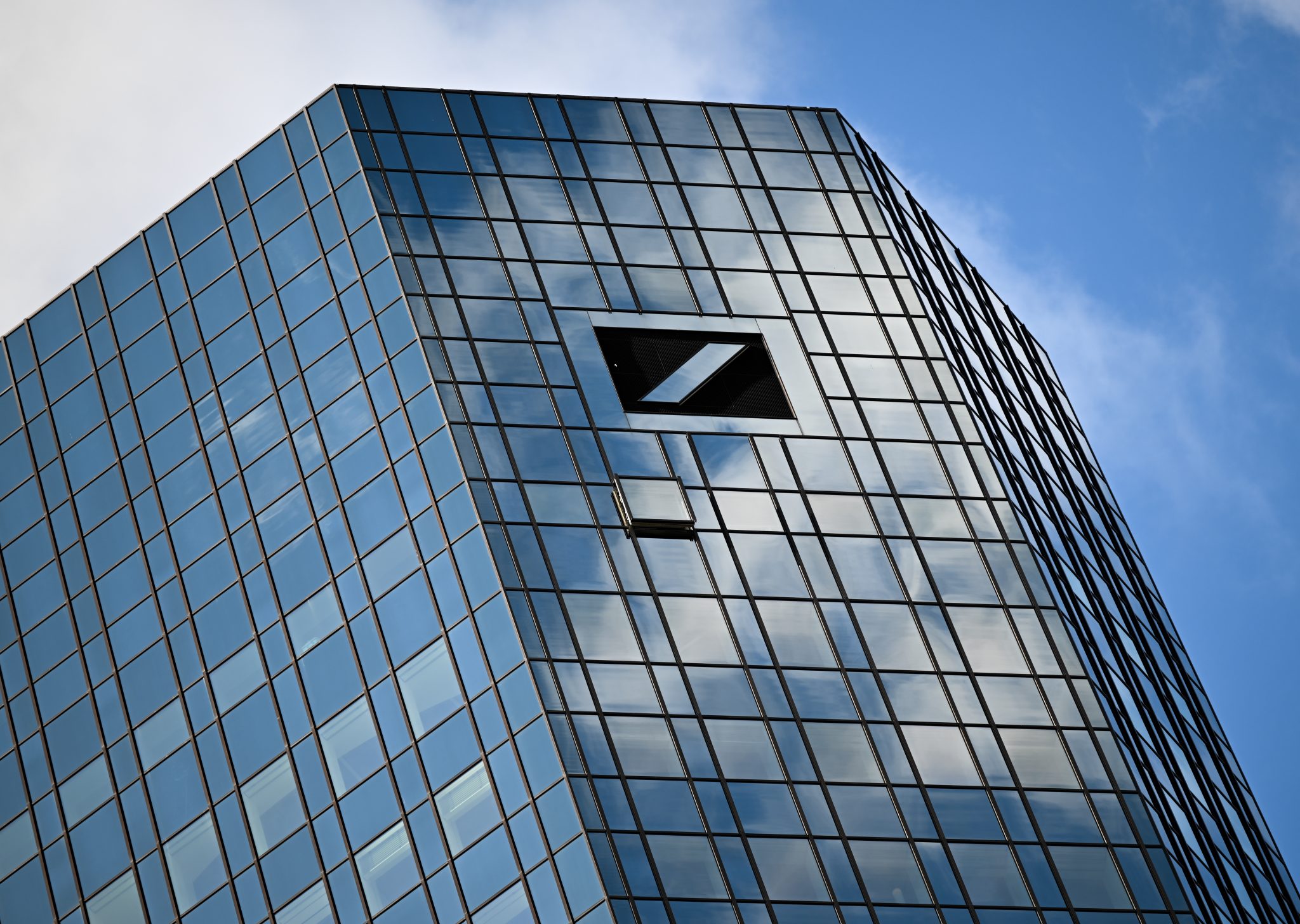 Следователи вновь пришли в штаб-квартиру Deutsche Bank