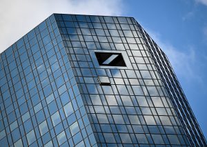 Γερμανία: ‘Έφοδος στα γραφεία της Deutsche Bank στο πλαίσιο της έρευνας για το σκάνδαλο cum-cum