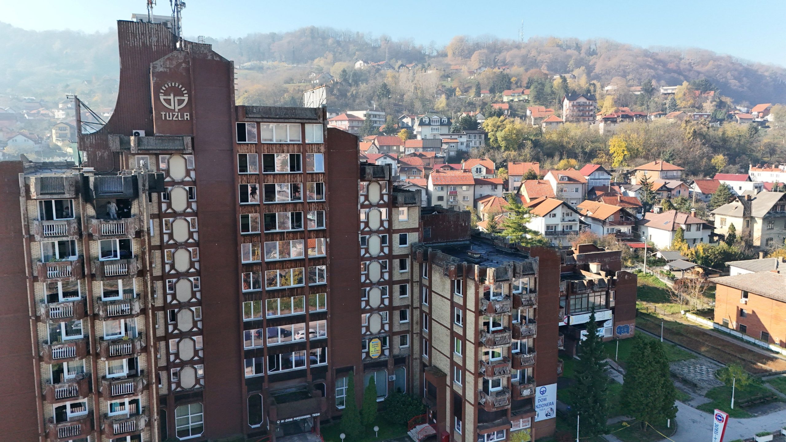 &Beta;&omicron;&sigma;&nu;ί&alpha;: &Sigma;&tau;&omicron;&upsilon;&sigmaf; έ&nu;&tau;&epsilon;&kappa;&alpha; &nu;&epsilon;&kappa;&rho;&omicron;ί &alpha;&pi;ό &tau;&eta;&nu; &pi;&upsilon;&rho;&kappa;&alpha;&gamma;&iota;ά &sigma;&epsilon; &omicron;ί&kappa;&omicron; &epsilon;&upsilon;&gamma;&eta;&rho;ί&alpha;&sigmaf; - &Sigma;&upsilon;&gamma;&kappa;&lambda;&omicron;&nu;&iota;&sigma;&tau;&iota;&kappa;έ&sigmaf; &mu;&alpha;&rho;&tau;&upsilon;&rho;ί&epsilon;&sigmaf;