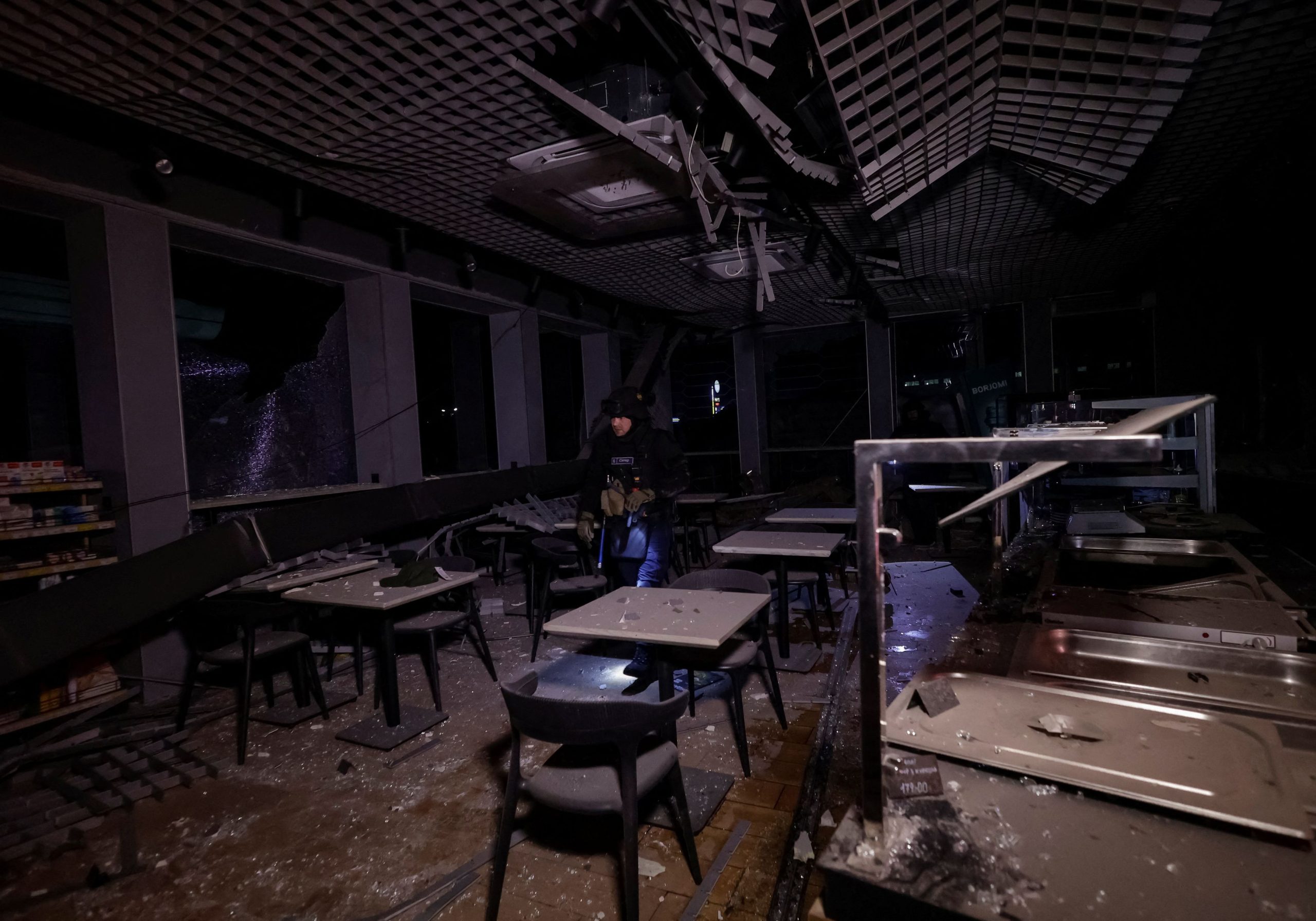 &Sigma;&kappa;&omicron;&tau;ά&delta;&iota; &kappa;&alpha;&iota; &psi;ύ&chi;&omicron;&sigmaf; &sigma;&tau;&eta;&nu; &Omicron;&upsilon;&kappa;&rho;&alpha;&nu;ί&alpha;: &Eta; &mu;ά&chi;&eta; &gamma;&iota;&alpha; &tau;&omicron;&nu; &chi;&epsilon;&iota;&mu;ώ&nu;&alpha; &upsilon;&pi;ό &rho;&omega;&sigma;&iota;&kappa;έ&sigmaf; &epsilon;&pi;&iota;&theta;έ&sigma;&epsilon;&iota;&sigmaf;