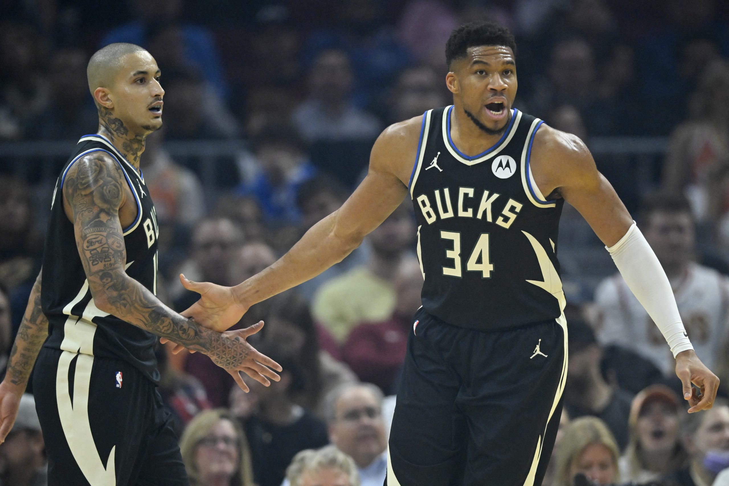 &Omicron;&iota; &Mu;&pi;&alpha;&kappa;&sigmaf; &lambda;ύ&gamma;&iota;&sigma;&alpha;&nu; &sigma;&tau;&omicron; &Kappa;&lambda;ί&beta;&epsilon;&lambda;&alpha;&nu;&tau; &kappa;&alpha;&iota; &laquo;&chi;ά&nu;&omicron;&upsilon;&nu;&raquo; &tau;&omicron;&nu; &Alpha;&nu;&tau;&epsilon;&tau;&omicron;&kappa;&omicron;ύ&nu;&mu;&pi;&omicron; &mu;&epsilon; &tau;&rho;&alpha;&upsilon;&mu;&alpha;&tau;&iota;&sigma;&mu;ό