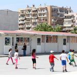Ελλάδα 2.0: Σχολική στεγαστική κρίση – Οι μαθητές αναστενάζουν στα κοντέινερ