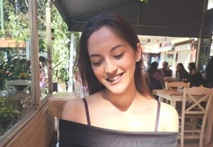 Υπόθεση Κ. Γρίβα: Ελεύθερος με περιοριστικούς όρους ο αστυνομικός που της είπε ότι «το περιπολικό δεν είναι ταξί»