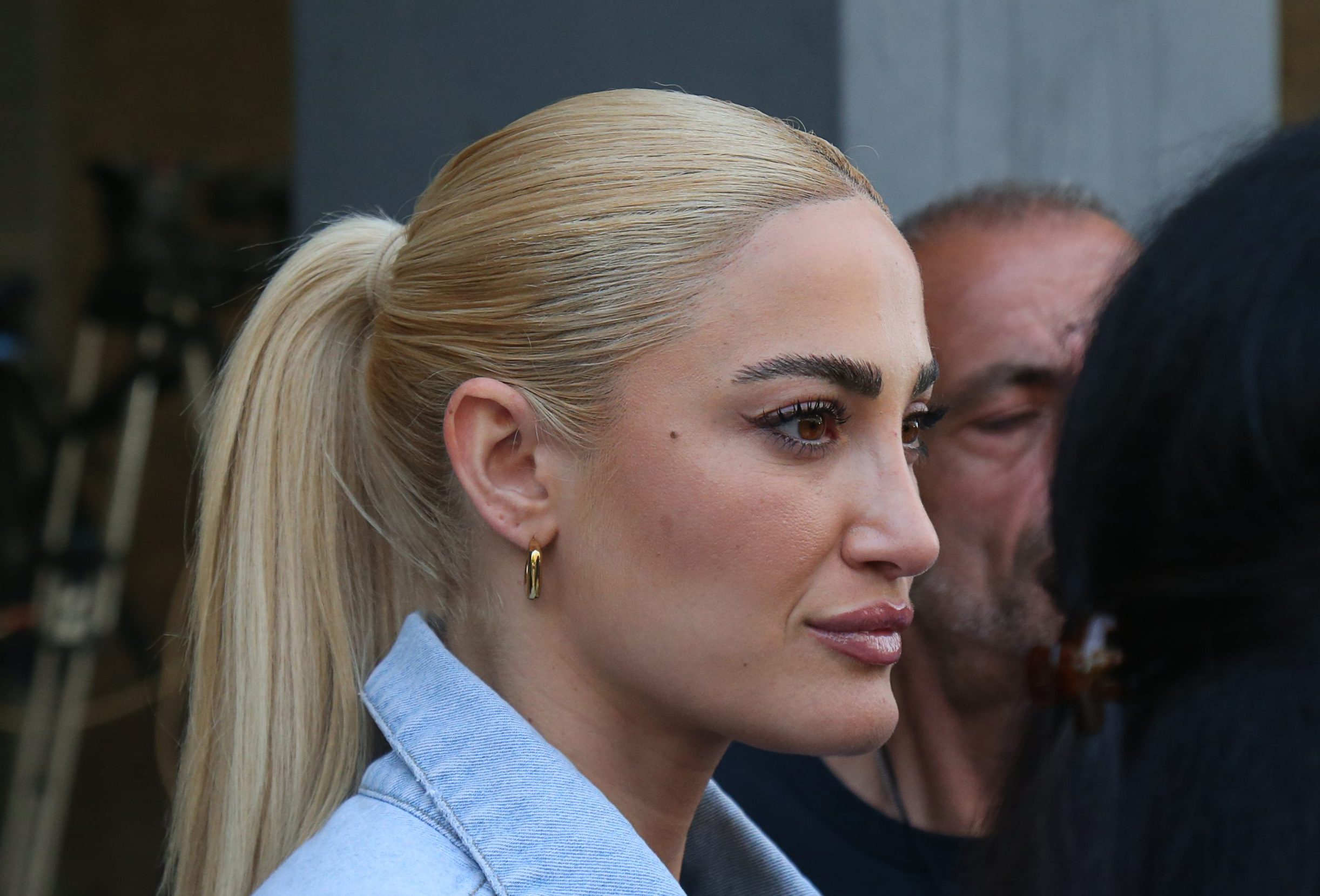 Ιωάννα Τούνη: Με κλάματα έξω από τα δικαστήρια - «Οκτώ χρόνια περιμένω δικαίωση»