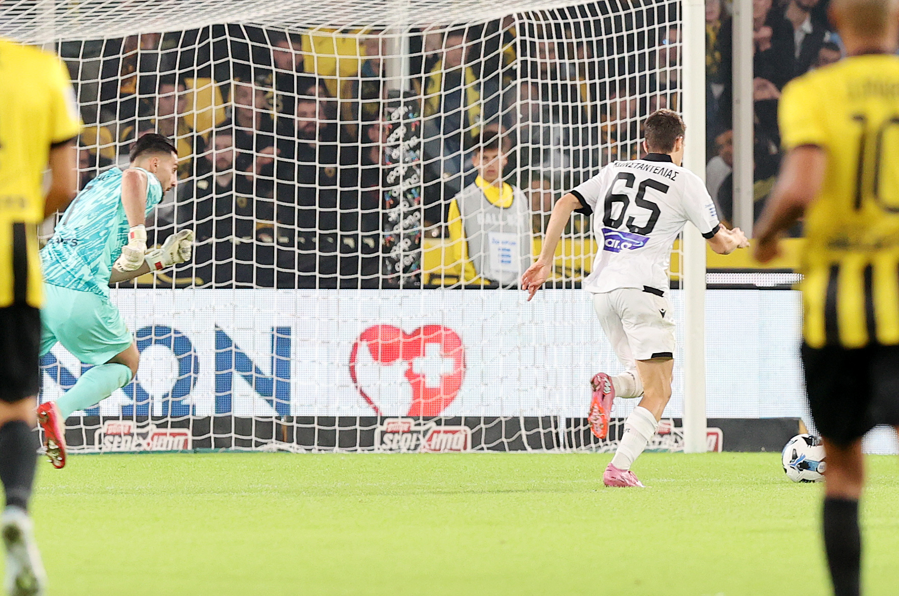 &Pi;&Alpha;&Omicron;&Kappa;: &Epsilon;&nu;&nu;έ&alpha; &laquo;&chi;&tau;&upsilon;&pi;ή&mu;&alpha;&tau;&alpha;&raquo; &sigma;&tau;&omicron; &tau;&epsilon;&lambda;&epsilon;&upsilon;&tau;&alpha;ί&omicron; &mu;&iota;&sigma;ά&omega;&rho;&omicron; &ndash; &kappa;&alpha;&iota; έ&nu;&alpha; &xi;&epsilon;&kappa;ά&theta;&alpha;&rho;&omicron; &mu;&omicron;&tau;ί&beta;&omicron; &alpha;&pi;&omicron;&tau;&epsilon;&lambda;&epsilon;&sigma;&mu;&alpha;&tau;&iota;&kappa;ό&tau;&eta;&tau;&alpha;&sigmaf;