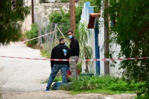 Αποκαλύψεις από την ΕΛ.ΑΣ.: Πώς η νύφη δολοφόνησε την πεθερά στη Σαλαμίνα – Πώς εισέβαλε στο σπίτι της 75χρονης