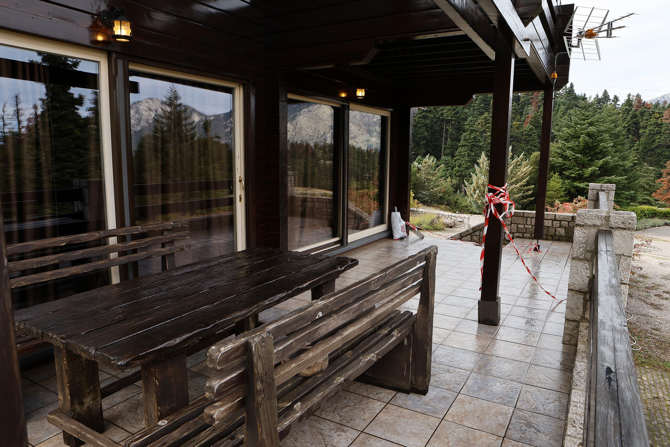 &Delta;&omicron;&lambda;&omicron;&phi;&omicron;&nu;ί&alpha; &Gamma;&iota;ά&nu;&nu;&eta; &Lambda;ά&lambda;&alpha; &sigma;&tau;&eta;&nu; &Alpha;&rho;ά&chi;&omega;&beta;&alpha; - &Tau;&omicron;&nu; &laquo;&gamma;ά&zeta;&omega;&sigma;&alpha;&nu;&raquo; &mu;&epsilon; &kappa;&alpha;&lambda;ά&sigma;&nu;&iota;&kappa;&omicron;&phi; ό&tau;&alpha;&nu; &beta;&gamma;ή&kappa;&epsilon; &sigma;&tau;&omicron; &mu;&pi;&alpha;&lambda;&kappa;ό&nu;&iota;