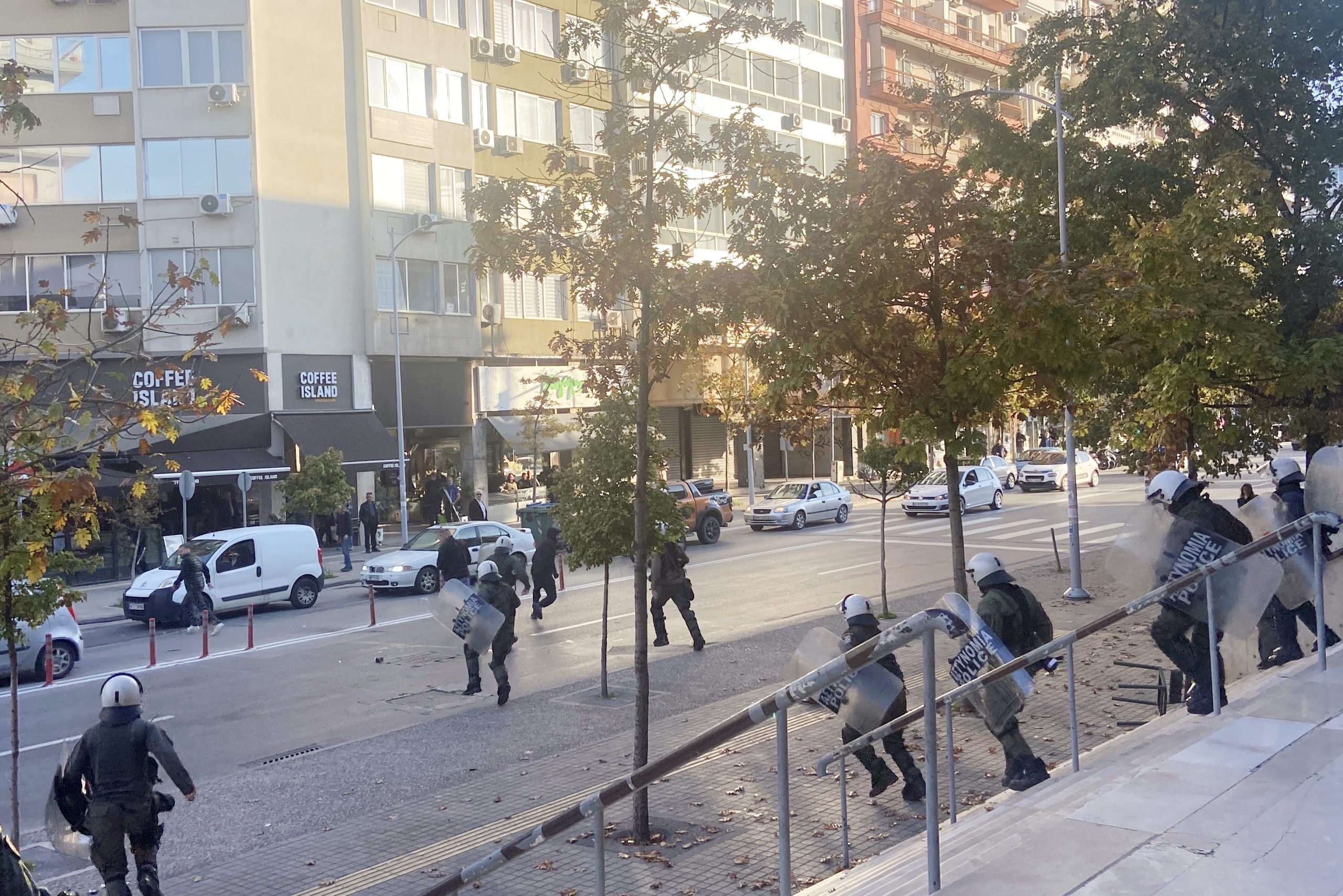 &Pi;&omicron;&iota;&nu;&iota;&kappa;ή &delta;ί&omega;&xi;&eta; &sigma;&epsilon; &beta;ά&rho;&omicron;&sigmaf; &tau;&omega;&nu; &delta;ύ&omicron; &sigma;&upsilon;&lambda;&lambda;&eta;&phi;&theta;έ&nu;&tau;&omega;&nu; &gamma;&iota;&alpha; &tau;&alpha; &epsilon;&pi;&epsilon;&iota;&sigma;ό&delta;&iota;&alpha; &pi;&rho;&iota;&nu; &alpha;&pi;ό &tau;&eta; &delta;ί&kappa;&eta; &gamma;&iota;&alpha; &tau;&eta; &delta;&omicron;&lambda;&omicron;&phi;&omicron;&nu;ί&alpha; &tau;&omicron;&upsilon; Ά&lambda;&kappa;&eta; &Kappa;&alpha;&mu;&pi;&alpha;&nu;&omicron;ύ