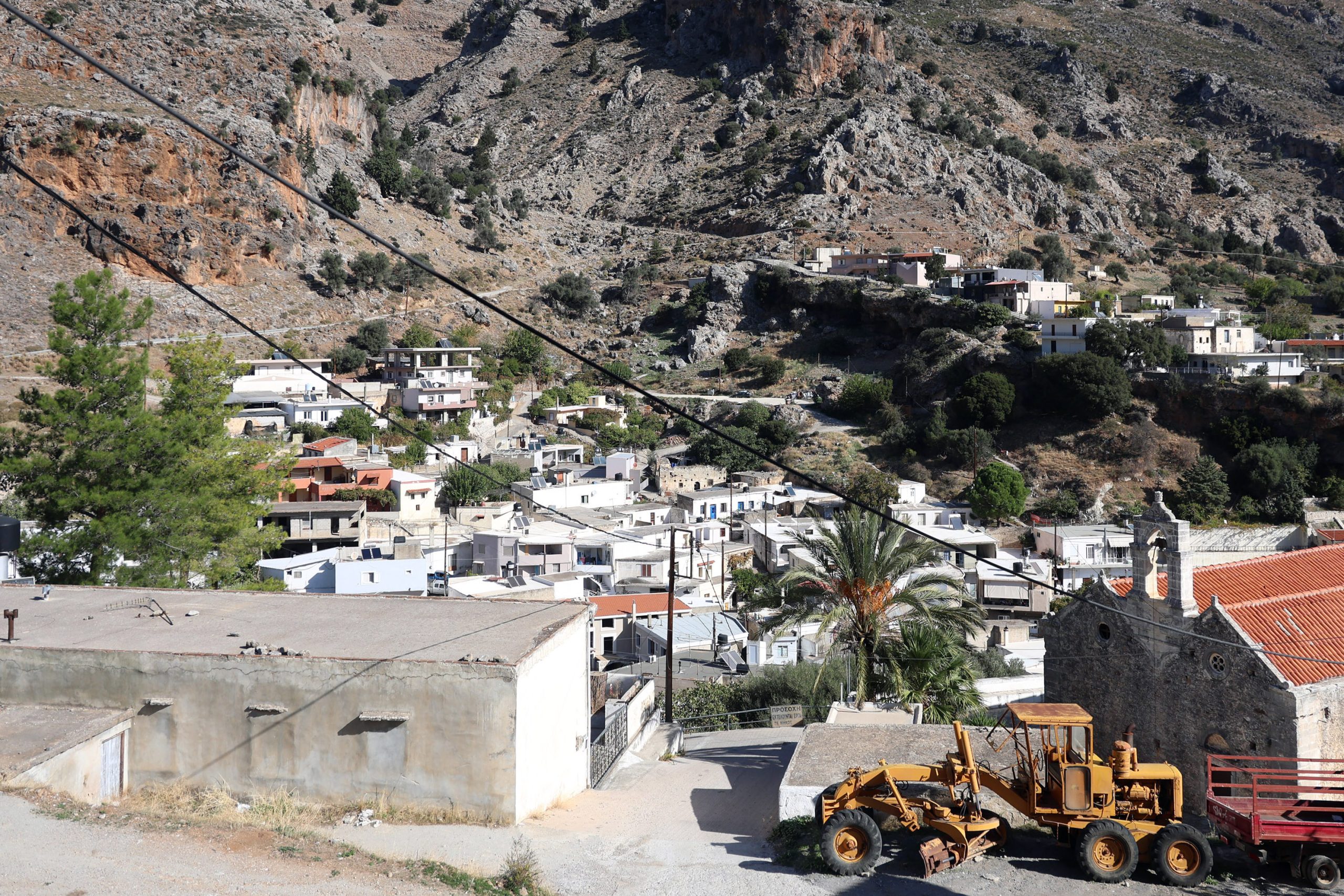 &Beta;&omicron;&rho;ί&zeta;&iota;&alpha;: &Sigma;&tau;&omicron;&nu; &alpha;&nu;&alpha;&kappa;&rho;&iota;&tau;ή &alpha;ύ&rho;&iota;&omicron; &Delta;&epsilon;&upsilon;&tau;έ&rho;&alpha; &omicron;&iota; &pi;έ&nu;&tau;&epsilon; &sigma;&upsilon;&lambda;&lambda;&eta;&phi;&theta;έ&nu;&tau;&epsilon;&sigmaf; - &Alpha;&nu;&omicron;ί&gamma;&omicron;&upsilon;&nu; &tau;&alpha; &sigma;&chi;&omicron;&lambda;&epsilon;ί&alpha; &sigma;&tau;&omicron; &chi;&omega;&rho;&iota;ό &laquo;&phi;ά&nu;&tau;&alpha;&sigma;&mu;&alpha;&raquo;