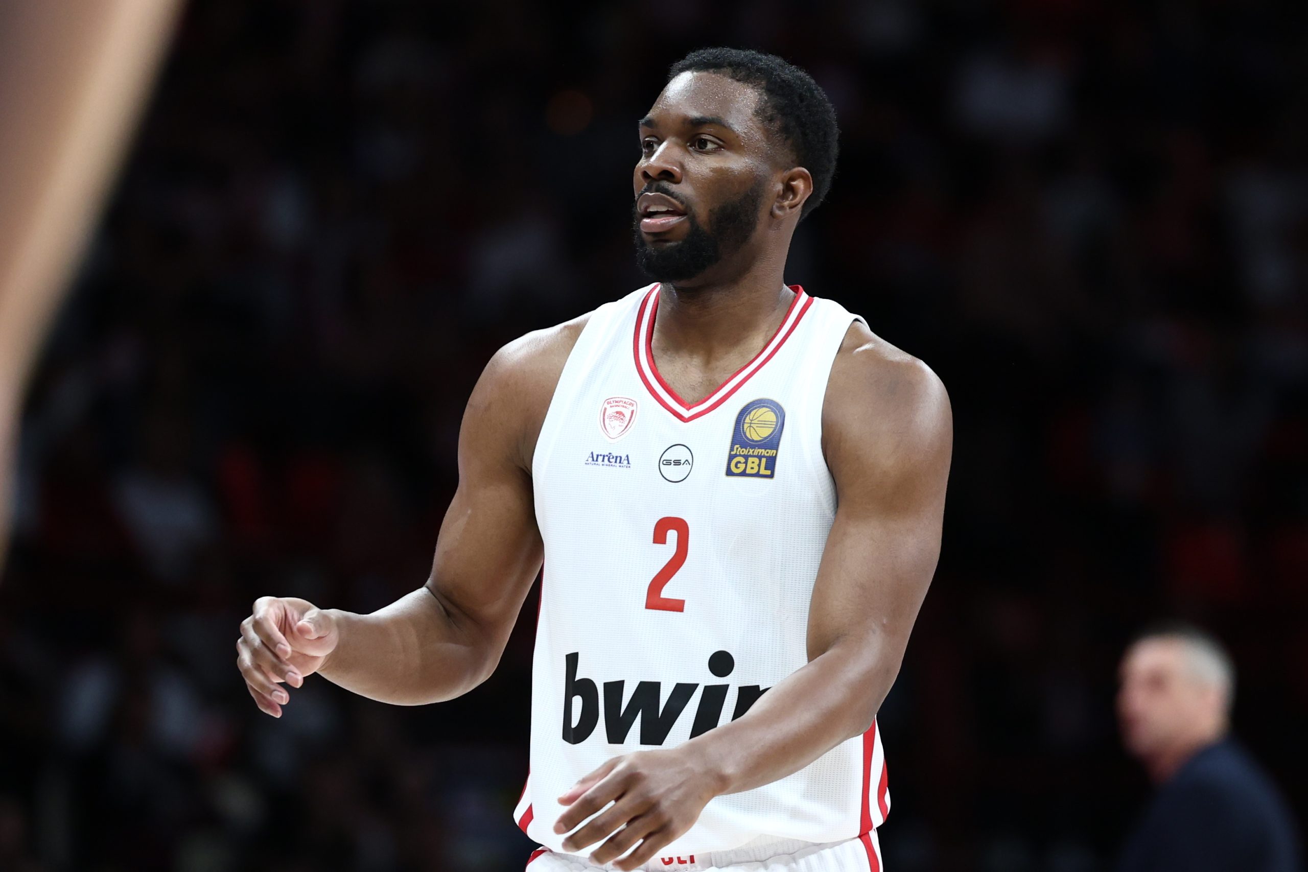 &Omicron; Έ&beta;&alpha;&nu;&sigmaf; &epsilon;&pi;&iota;&sigma;&tau;&rho;έ&phi;&epsilon;&iota; &sigma;&tau;&eta;&nu; Euroleague: &Epsilon;&kappa;&tau;ό&sigmaf; &omicron; &Nu;&iota;&lambda;&iota;&kappa;ί&nu;&alpha; &kappa;&alpha;&iota; &omicron; &Omicron;&lambda;&upsilon;&mu;&pi;&iota;&alpha;&kappa;ό&sigmaf; &sigma;&tau;&omicron;... &kappa;ό&kappa;&kappa;&iota;&nu;&omicron;!