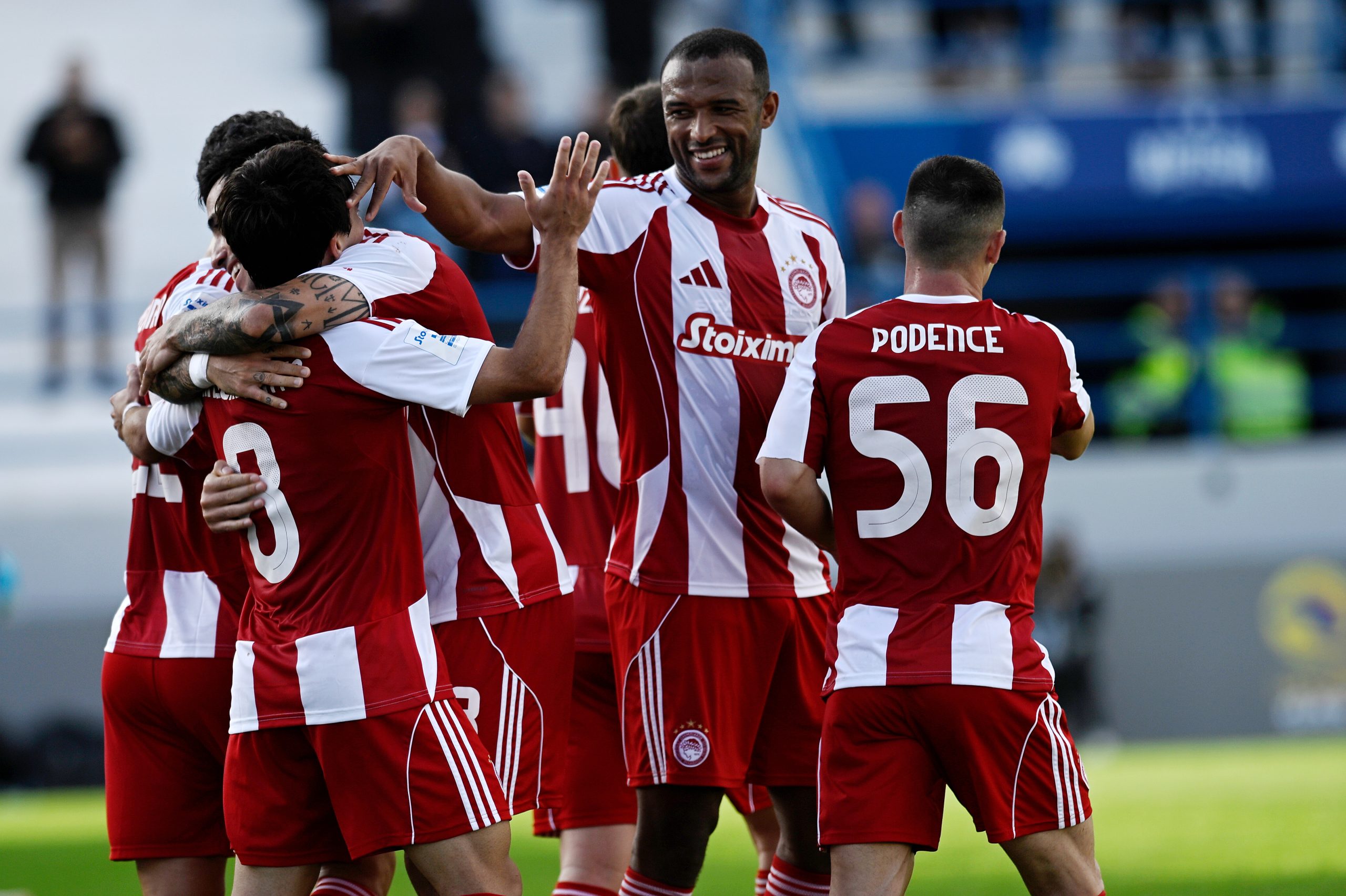 &Beta;&alpha;&theta;&mu;&omicron;&lambda;&omicron;&gamma;ί&alpha; Super League: &Mu;ό&nu;&omicron;&sigmaf; &omicron; &Omicron;&lambda;&upsilon;&mu;&pi;&iota;&alpha;&kappa;ό&sigmaf; &sigma;&tau;&eta; &laquo;&kappa;&omicron;&rho;&upsilon;&phi;ή&raquo; &mu;&epsilon;&tau;ά &tau;&eta;&nu; 10&eta; &alpha;&gamma;&omega;&nu;&iota;&sigma;&tau;&iota;&kappa;ή