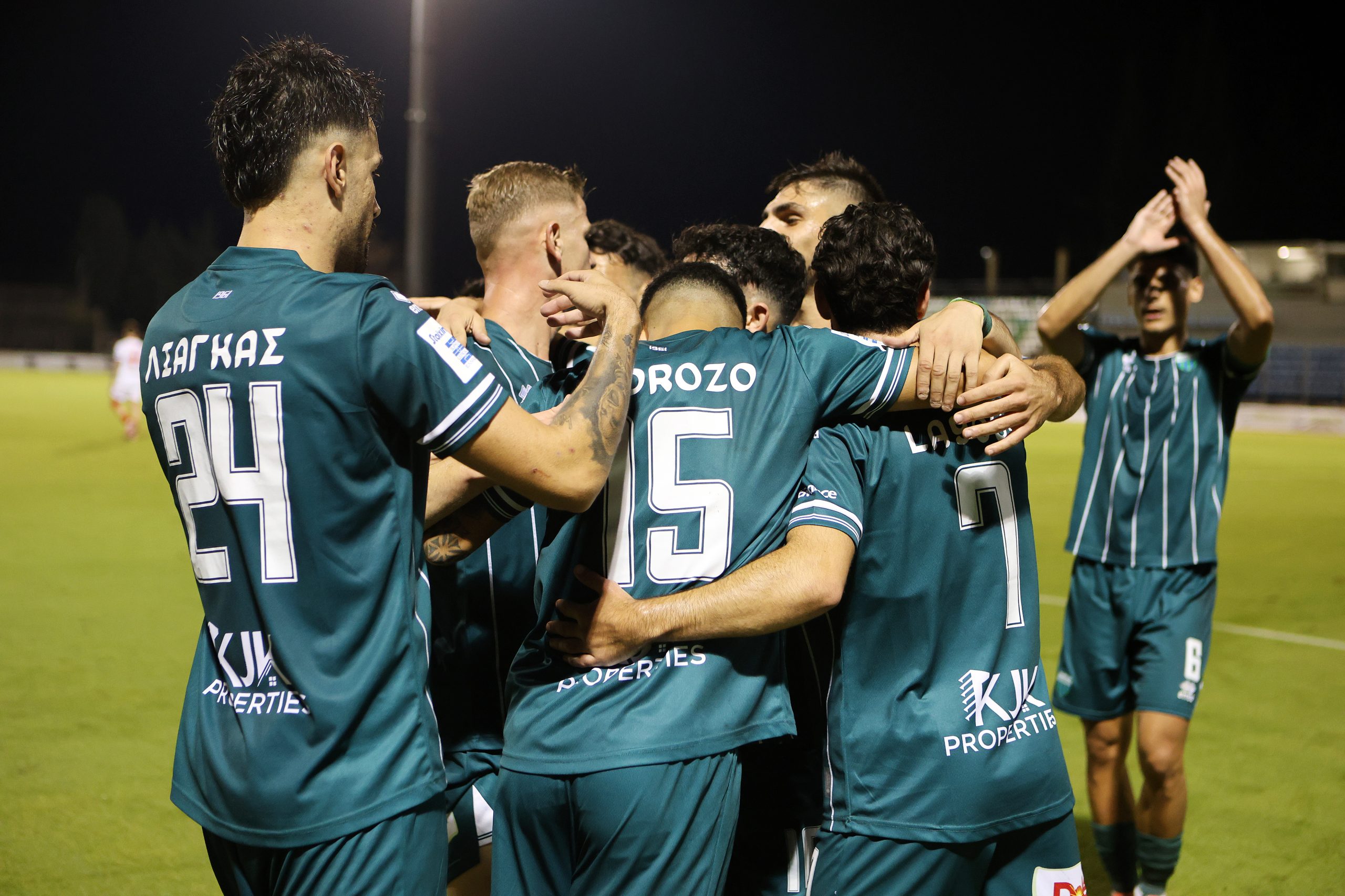 &Lambda;&epsilon;&beta;&alpha;&delta;&epsilon;&iota;&alpha;&kappa;ό&sigmaf; - &Pi;&alpha;&nu;&sigma;&epsilon;&rho;&rho;&alpha;ϊ&kappa;ό&sigmaf; 5-2: &Sigma;&upsilon;&nu;&epsilon;&chi;ί&zeta;&epsilon;&iota; &laquo;&alpha;&kappa;ά&theta;&epsilon;&kappa;&tau;&eta;&raquo; &eta; &kappa;&alpha;&lambda;ύ&tau;&epsilon;&rho;&eta; &epsilon;&pi;ί&theta;&epsilon;&sigma;&eta; &tau;&eta;&sigmaf; Super League