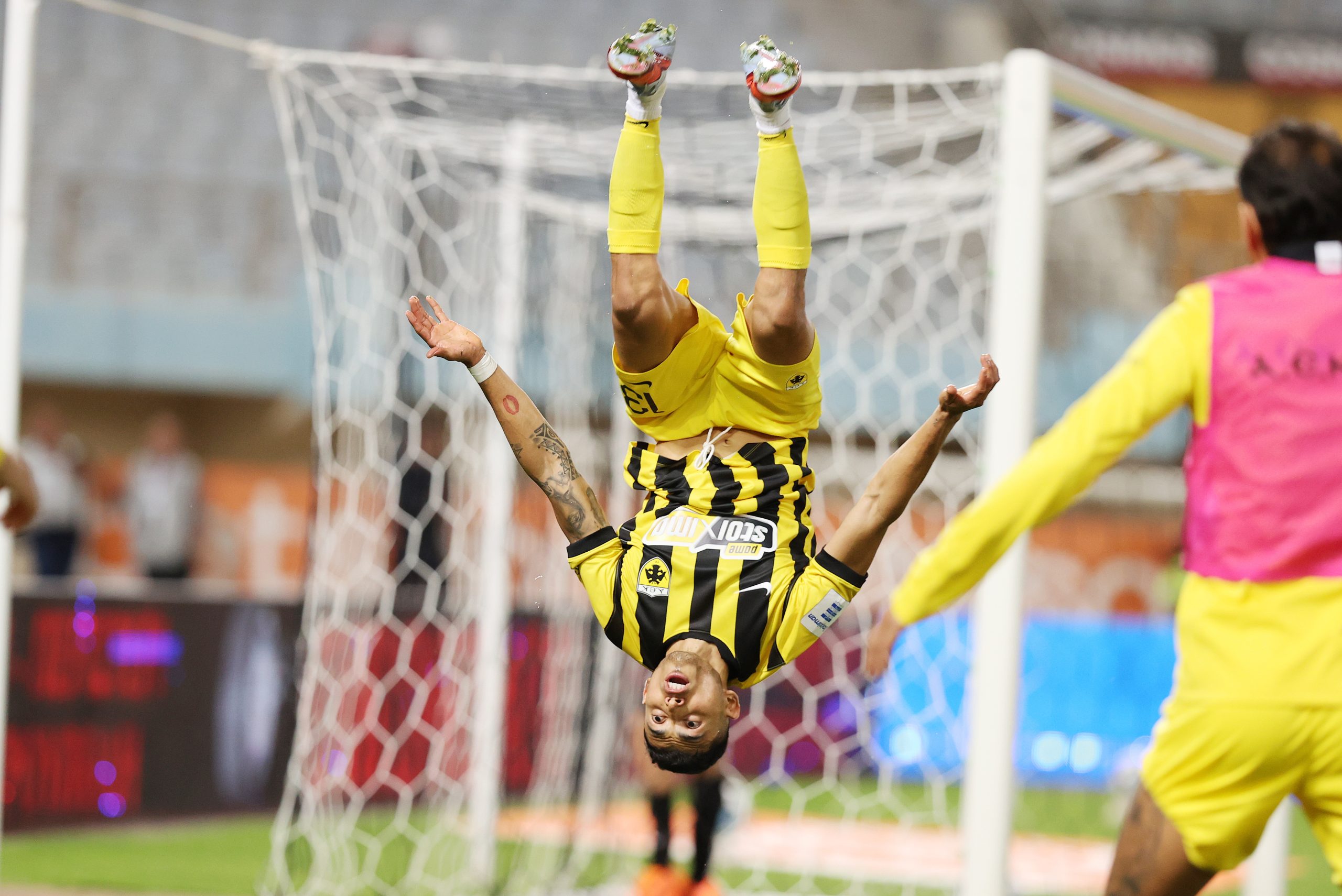 &Omicron;&Phi;&Eta; - &Alpha;&Epsilon;&Kappa; 0-1: &Tau;&alpha; highlights &tau;&eta;&sigmaf; &nu;ί&kappa;&eta;&sigmaf; &tau;&eta;&sigmaf; &laquo;Έ&nu;&omega;&sigma;&eta;&sigmaf;&raquo; &mu;&epsilon; &laquo;&upsilon;&pi;&omicron;&gamma;&rho;&alpha;&phi;ή&raquo;... &Pi;&iota;&nu;έ&delta;&alpha;