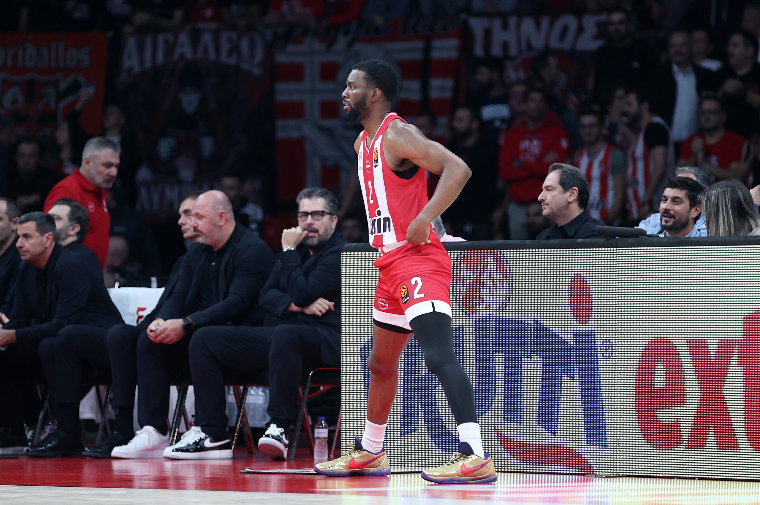 &Omicron;&lambda;&upsilon;&mu;&pi;&iota;&alpha;&kappa;ό&sigmaf;: &Mu;&eta;&nu;ύ&mu;&alpha;&tau;&alpha; &sigma;&upsilon;&mu;&pi;&alpha;&rho;ά&sigma;&tau;&alpha;&sigma;&eta;&sigmaf; &sigma;&tau;&omicron;&nu; &Kappa;ί&nu;&alpha;&nu; Έ&beta;&alpha;&nu;&sigmaf; &alpha;&pi;ό &Mu;ά&iota;&kappa; &Tau;&zeta;έ&iota;&mu;&sigmaf; &kappa;&alpha;&iota; &Mu;&omicron;&nu;έ&kappa;&epsilon;