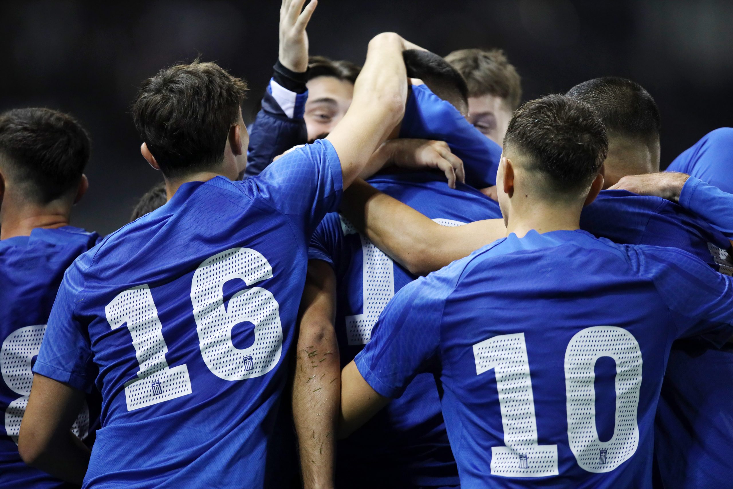 &Epsilon;&lambda;&lambda;ά&delta;&alpha; K21 - &Gamma;&epsilon;&omega;&rho;&gamma;ί&alpha; K21 3-0: &Eta; &Epsilon;&theta;&nu;&iota;&kappa;ή &Epsilon;&lambda;&pi;ί&delta;&omega;&nu; &sigma;&upsilon;&nu;&epsilon;&chi;ί&zeta;&epsilon;&iota; &nu;&alpha; &laquo;&kappa;&alpha;&lambda;&pi;ά&zeta;&epsilon;&iota;&raquo; &pi;&rho;&omicron;&sigmaf; &tau;&omicron; Euro!