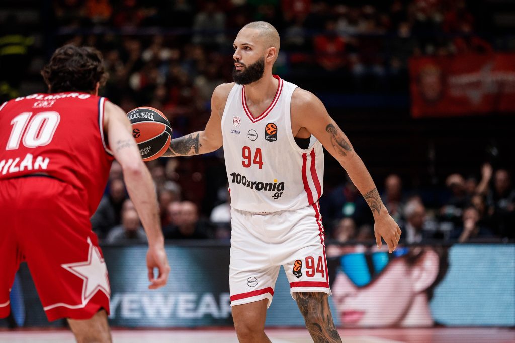 Αρμάνι – Ολυμπιακός 88-87: Τα τρίποντα των Ιταλών «πλήγωσαν» τους Ερυθρόλευκους, παρά τους φοβερούς Πίτερς και Ντόρσεϊ