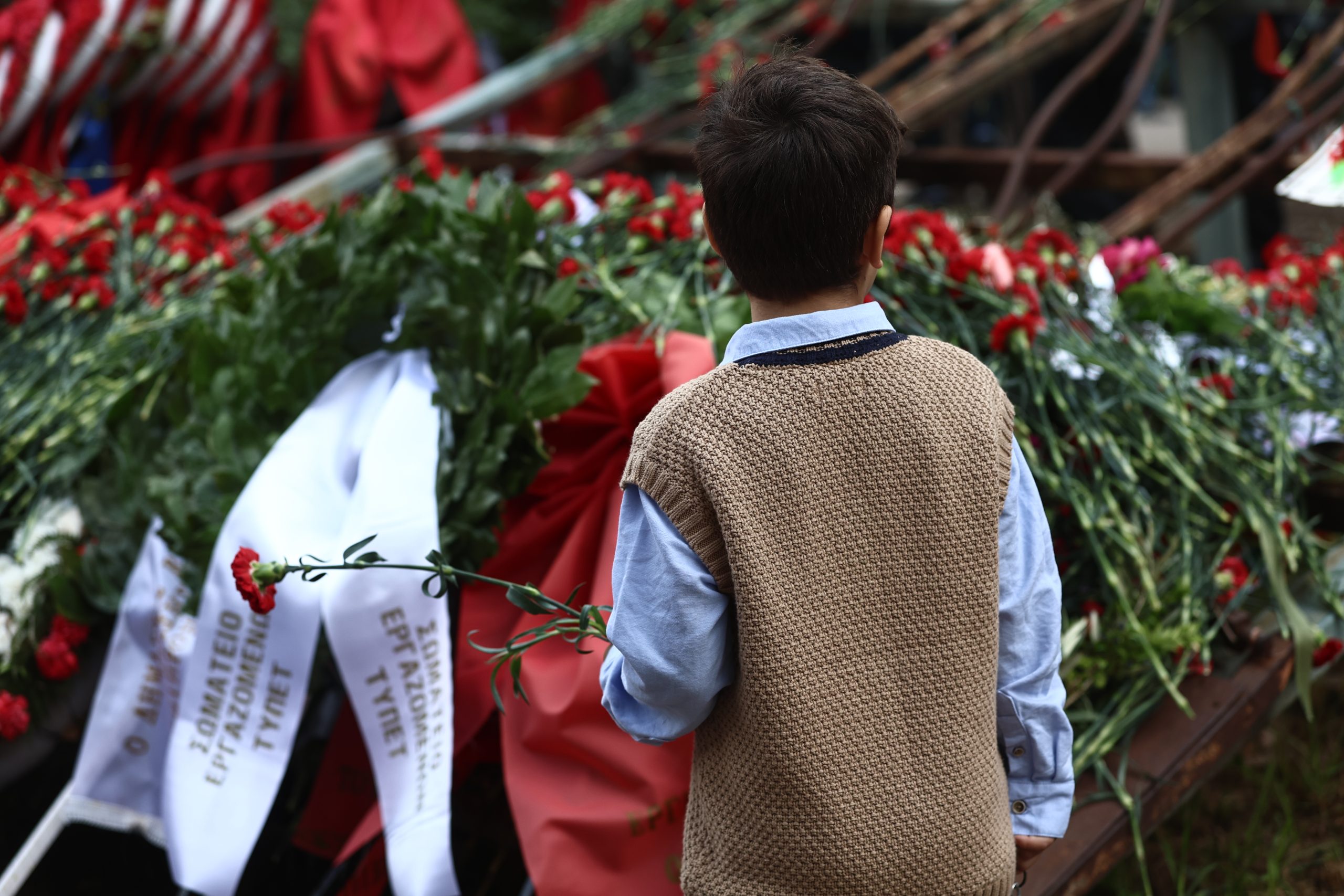 &Pi;&omicron;&lambda;&upsilon;&tau;&epsilon;&chi;&nu;&epsilon;ί&omicron;: &Kappa;&omicron;&rho;&upsilon;&phi;ώ&nu;&omicron;&nu;&tau;&alpha;&iota; &omicron;&iota; &epsilon;&kappa;&delta;&eta;&lambda;ώ&sigma;&epsilon;&iota;&sigmaf; &mu;&nu;ή&mu;&eta;&sigmaf; &mu;&epsilon; &tau;&eta;&nu; &pi;&omicron;&rho;&epsilon;ί&alpha; &sigma;&tau;&eta;&nu; &alpha;&mu;&epsilon;&rho;&iota;&kappa;&alpha;&nu;&iota;&kappa;ή &pi;&rho;&epsilon;&sigma;&beta;&epsilon;ί&alpha; - &Delta;&rho;&alpha;&kappa;ό&nu;&tau;&epsilon;&iota;&alpha; &mu;έ&tau;&rho;&alpha; &alpha;&pi;ό &tau;&eta;&nu; &Epsilon;&Lambda;&Alpha;&Sigma;