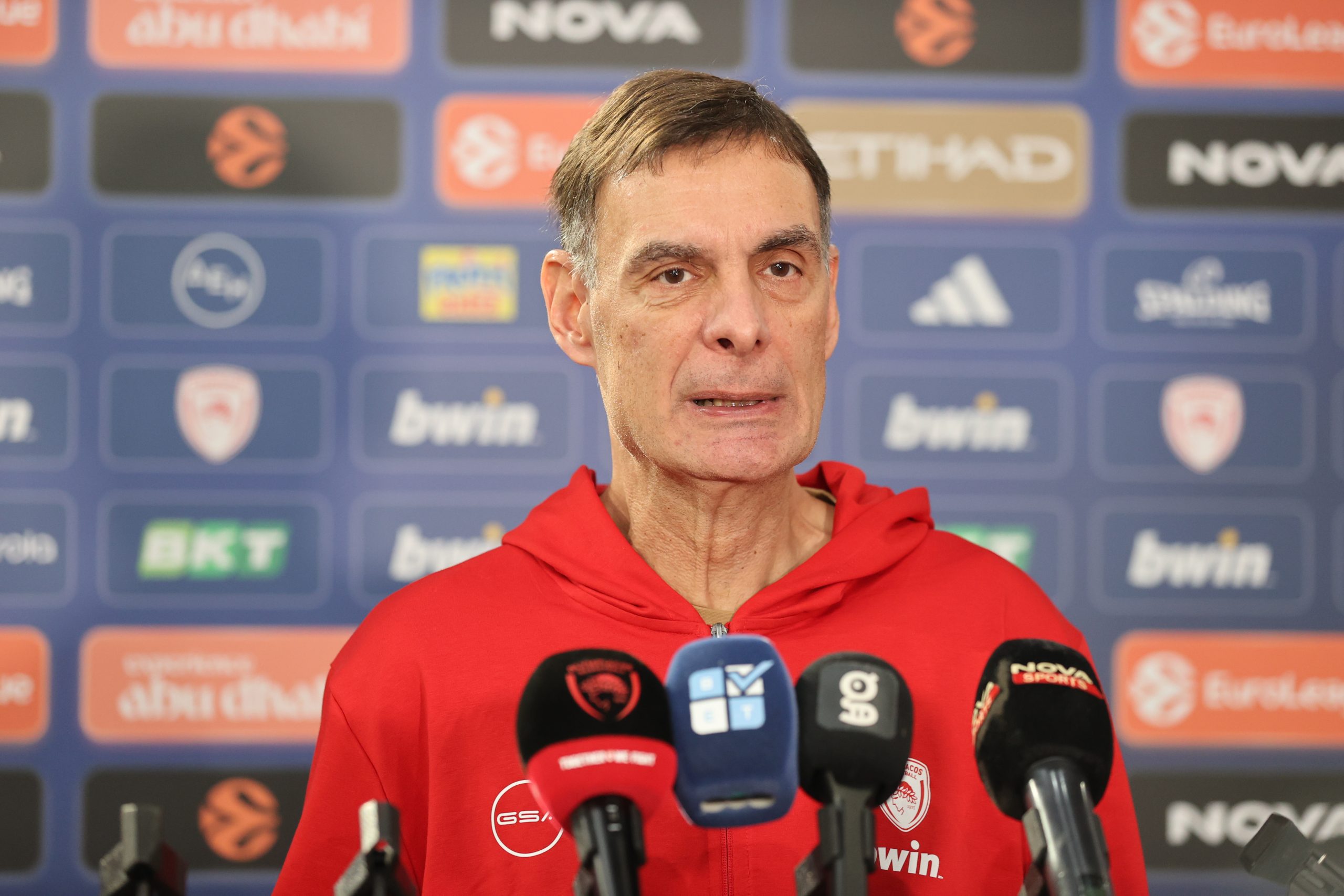 Μπαρτζώκας για Βεζένκοφ και ρόστερ: «Δεν θα παρασυρθούμε στην πίεση της κοινής γνώμης»