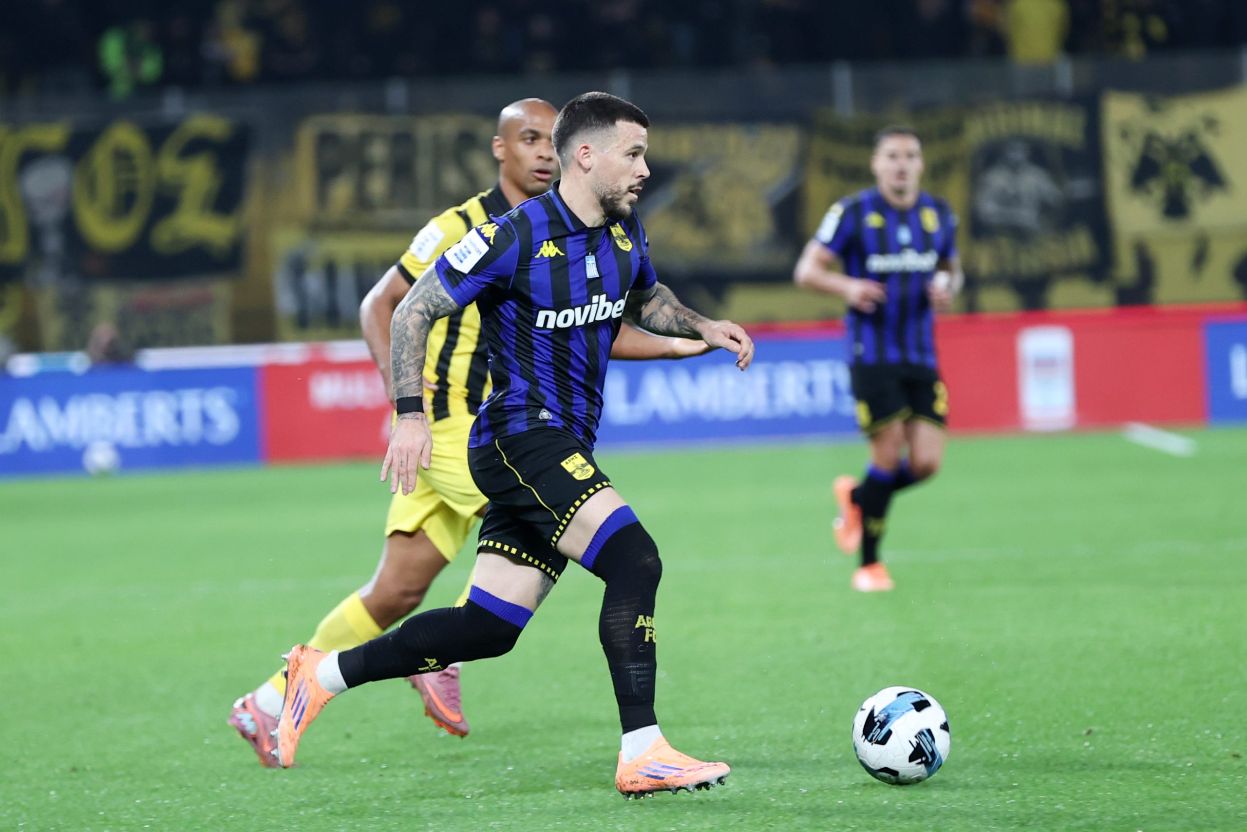 &Omicron; Ά&rho;&eta;&sigmaf; &mu;&epsilon; &epsilon;&pi;&tau;ά &sigma;&upsilon;&nu;&epsilon;&chi;ή &alpha;&rho;&nu;&eta;&tau;&iota;&kappa;ά &alpha;&pi;&omicron;&tau;&epsilon;&lambda;έ&sigma;&mu;&alpha;&tau;&alpha; &alpha;&gamma;&gamma;ί&zeta;&epsilon;&iota; &tau;&omicron; &chi;&epsilon;&iota;&rho;ό&tau;&epsilon;&rho;&omicron; &sigma;&epsilon;&rho;ί &epsilon;&xi;&alpha;&epsilon;&tau;ί&alpha;&sigmaf;