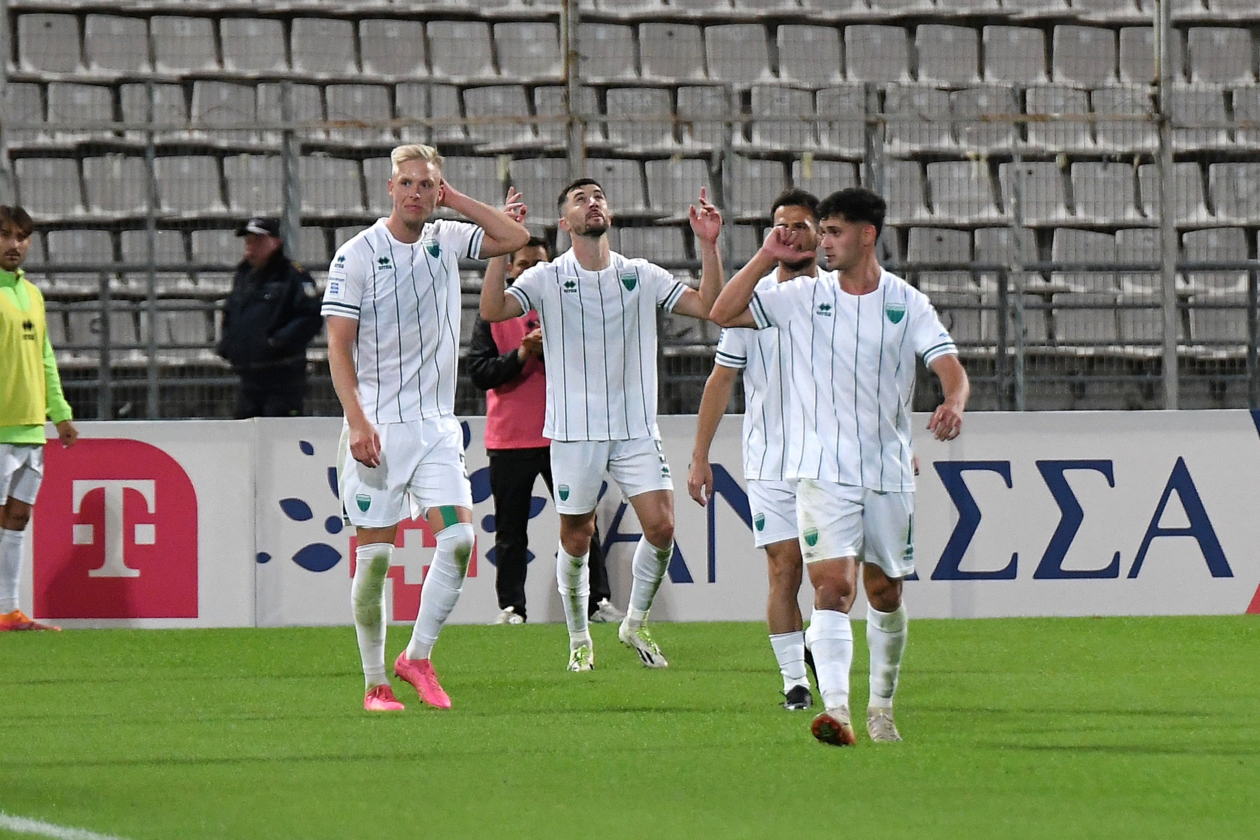 &Beta;ό&lambda;&omicron;&sigmaf; - &Lambda;&epsilon;&beta;&alpha;&delta;&epsilon;&iota;&alpha;&kappa;ό&sigmaf; 1-2: &Alpha;&nu;&alpha;&tau;&rho;&omicron;&pi;ή &mu;&epsilon; Ό&zeta;&mu;&pi;&omicron;&lambda;&tau; &kappa;&alpha;&iota; ά&nu;&omicron;&delta;&omicron;&sigmaf; &sigma;&tau;&eta; 4&eta; &theta;έ&sigma;&eta; &tau;&eta;&sigmaf; Super League &gamma;&iota;&alpha; &tau;&omicron;&upsilon;&sigmaf; &Beta;&omicron;&iota;&omega;&tau;&omicron;ύ&sigmaf;