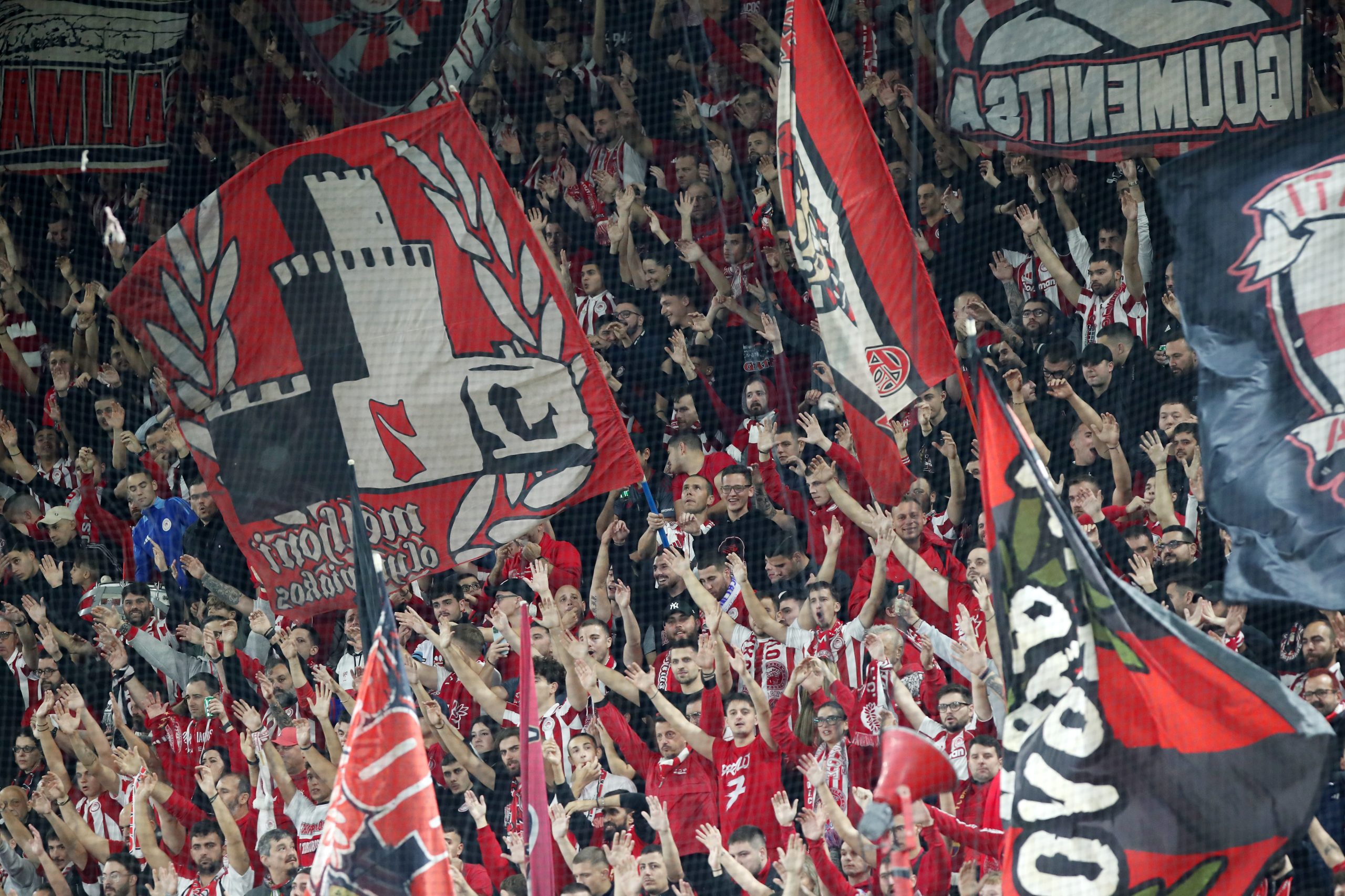 LiveStreaming: Η μεγάλη αναμέτρηση του Ολυμπιακού - Ρεάλ Μαδρίτης για το Champions League