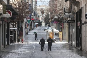 Καιρός: Έρχεται ραγδαία επιδείνωση – Πού θα πέσουν τα πρώτα χιόνια