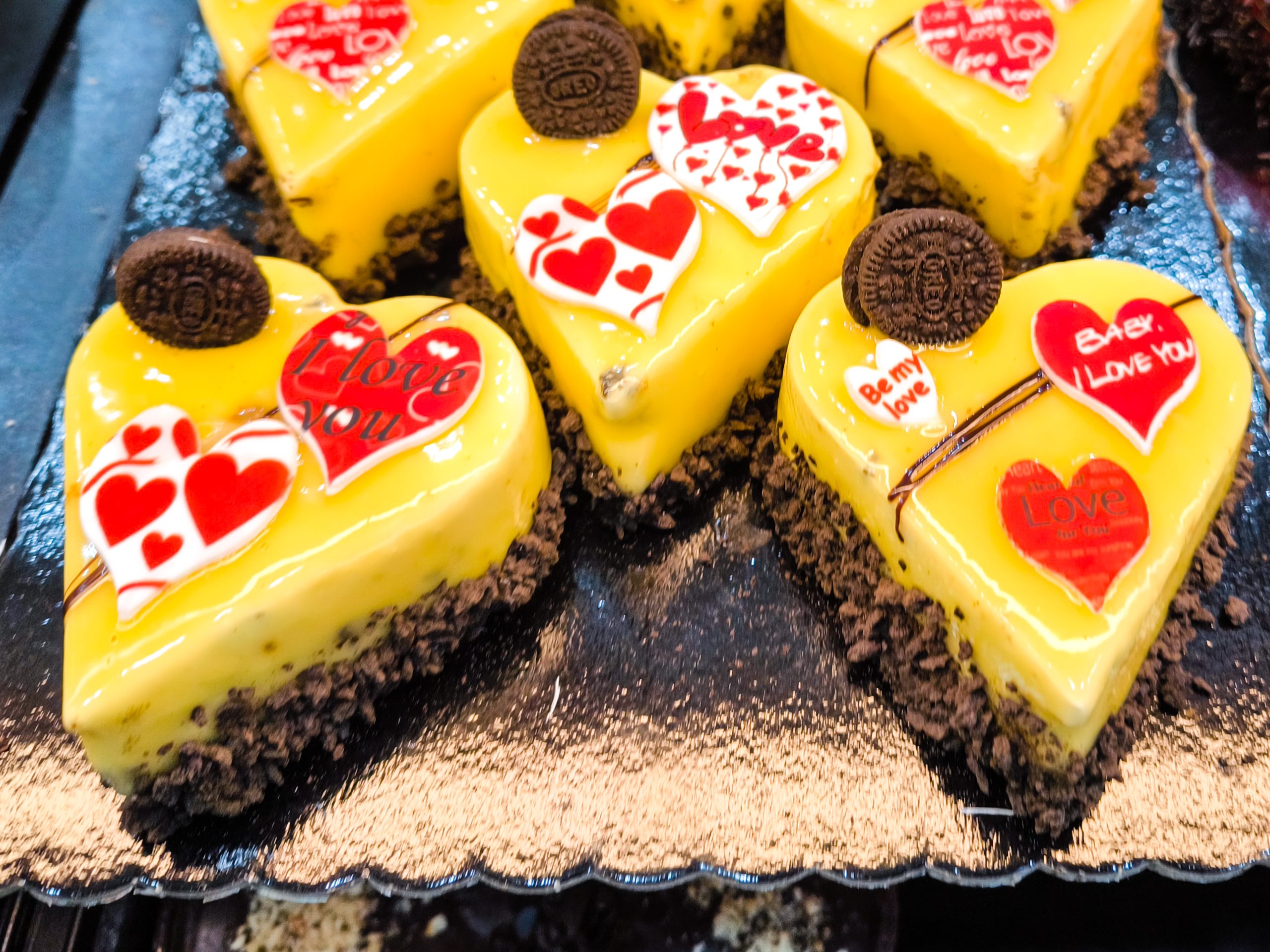 &Epsilon;&omicron;&rho;&tau;&omicron;&lambda;ό&gamma;&iota;&omicron;: &Pi;&omicron;&iota;&omicron;&iota; &gamma;&iota;&omicron;&rho;&tau;ά&zeta;&omicron;&upsilon;&nu; &sigma;ή&mu;&epsilon;&rho;&alpha; 24 &Nu;&omicron;&epsilon;&mu;&beta;&rho;ί&omicron;&upsilon;