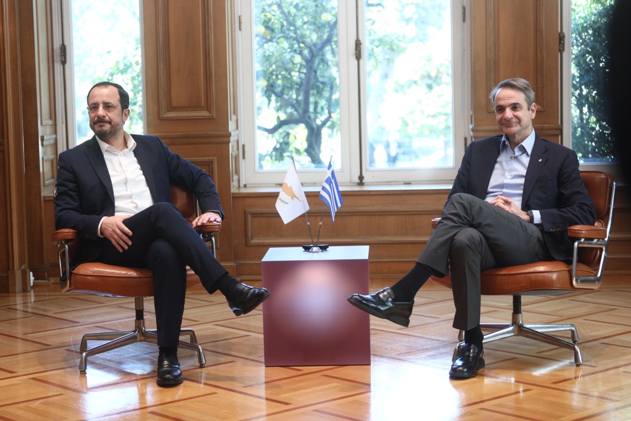 &Mu;&eta;&tau;&sigma;&omicron;&tau;ά&kappa;&eta;&sigmaf;: &laquo;&Sigma;&upsilon;&nu;&tau;&omicron;&nu;ί&zeta;&omicron;&upsilon;&mu;&epsilon; &tau;&omicron; &kappa;&upsilon;&beta;&epsilon;&rho;&nu;&eta;&tau;&iota;&kappa;ό &mu;&alpha;&sigmaf; έ&rho;&gamma;&omicron;&raquo; - &Chi;&rho;&iota;&sigma;&tau;&omicron;&delta;&omicron;&upsilon;&lambda;ί&delta;&eta;&sigmaf;: &laquo;&Mu;ά&theta;&alpha;&mu;&epsilon; &pi;&omicron;&lambda;&lambda;ά &alpha;&pi;ό &tau;&eta;&nu; &Epsilon;&lambda;&lambda;ά&delta;&alpha;&raquo;