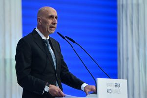 Μπρατάκος για δασμό σε μικροδέματα τρίτων χωρών: «Μέτρα που προστατεύουν επιχειρήσεις και καταναλωτές»