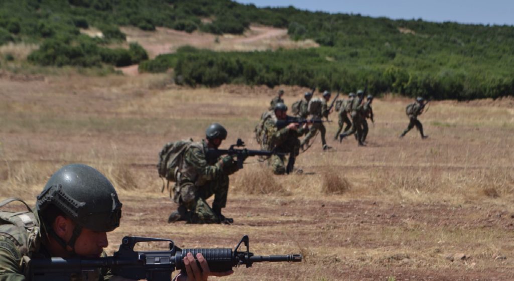 Θρήνος στις Ένοπλες Δυνάμεις για τον θάνατο του 19χρονου - Μάχη για τη ζωή του δίνει ο 39χρονος Επιλοχίας μετά την έκρηξη στο πεδίο βολής