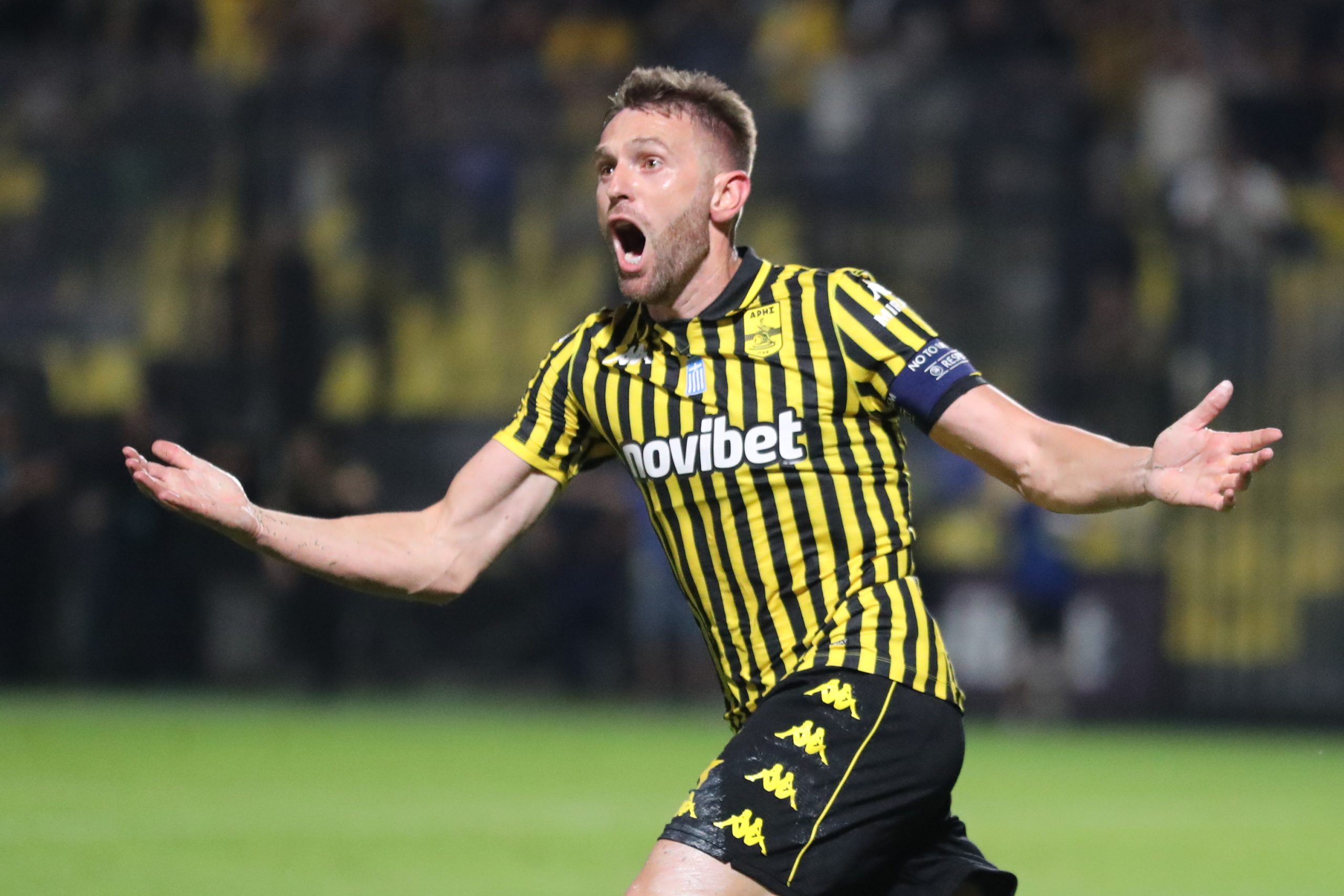 Έ&tau;&omicron;&iota;&mu;&omicron;&sigmaf; &omicron; &Phi;&alpha;&mu;&pi;&iota;ά&nu;&omicron; &gamma;&iota;&alpha; &Alpha;&Epsilon;&Kappa;, &laquo;&alpha;&nu;&epsilon;&beta;&alpha;ί&nu;&epsilon;&iota;&raquo; &kappa;&alpha;&iota; &omicron; &Mu;&epsilon;&nu;&tau;ί&lambda;