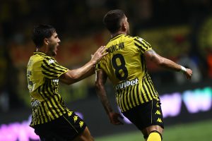 Εσύ, εσύ και εσύ… ένα βήμα μπροστά