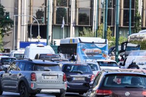 Προσοχή στους δρόμους: Πότε χάνεις το δίπλωμα και πότε το πρόστιμο φτάνει τα 2.000 ευρώ