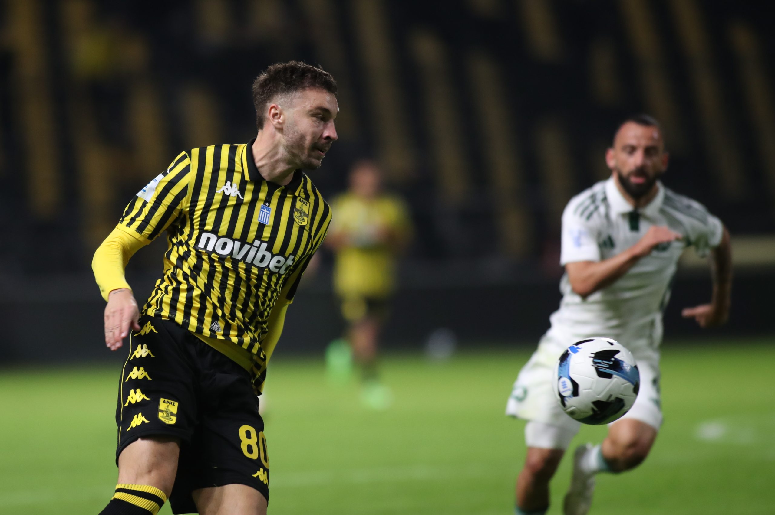 &Tau;&epsilon;&lambda;&iota;&kappa;ά... &Mu;&omicron;&rho;ό&nu; &sigma;&tau;&eta;&nu; &kappa;&omicron;&rho;&upsilon;&phi;ή, &kappa;&rho;&alpha;&tau;ά&epsilon;&iota; &tau;&eta;&nu; &tau;&epsilon;&tau;&rho;ά&delta;&alpha; &omicron; &Chi;&iota;&mu;έ&nu;&epsilon;&theta;