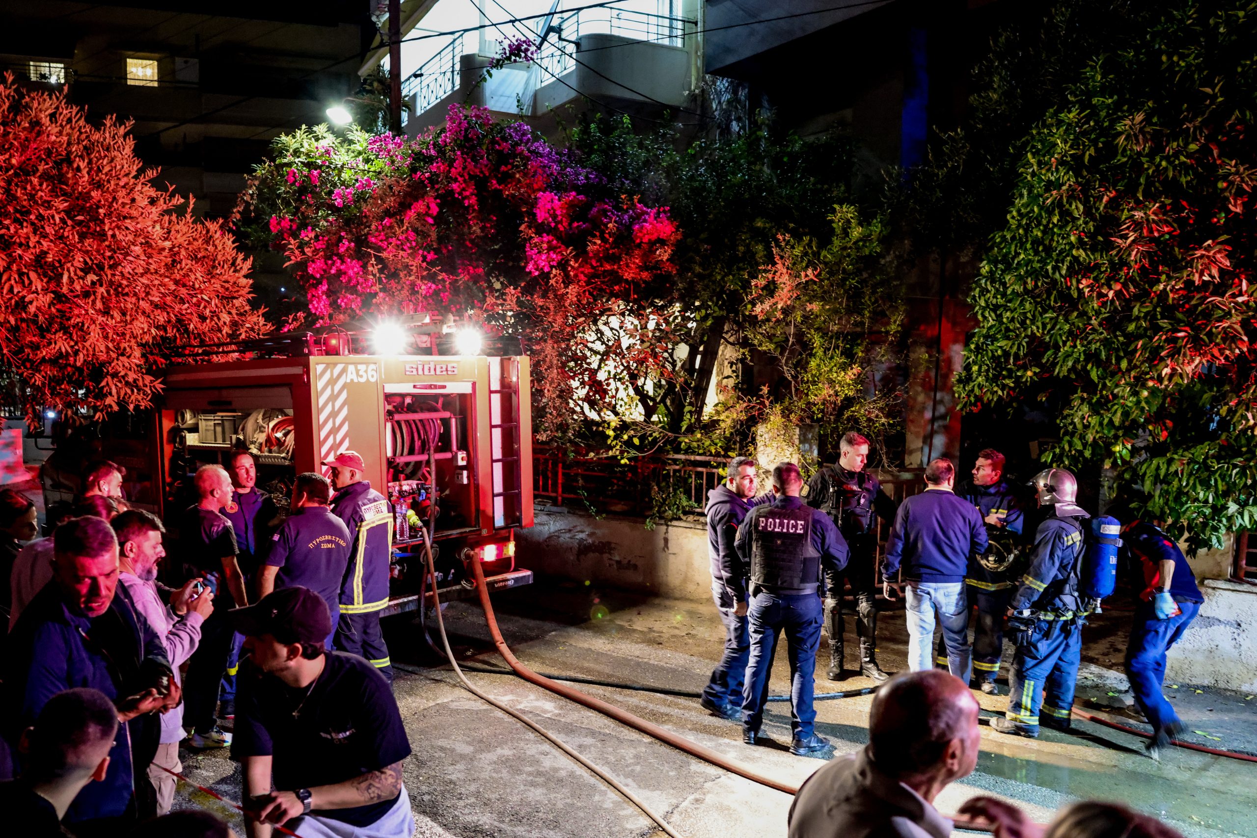 &Omicron;&iota;&kappa;&omicron;&gamma;&epsilon;&nu;&epsilon;&iota;&alpha;&kappa;ή &tau;&rho;&alpha;&gamma;&omega;&delta;ί&alpha; &sigma;&tau;&omicron; &Eta;&rho;ά&kappa;&lambda;&epsilon;&iota;&omicron;: &Epsilon;&mu;&pi;&rho;&eta;&sigma;&mu;ό&sigmaf; &kappa;&alpha;&iota; &delta;&iota;&pi;&lambda;ή &delta;&omicron;&lambda;&omicron;&phi;&omicron;&nu;ί&alpha; &eta; &phi;&omega;&tau;&iota;ά &sigma;&tau;&omicron; &delta;&iota;&alpha;&mu;έ&rho;&iota;&sigma;&mu;&alpha;