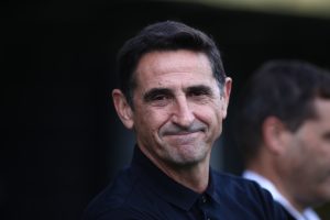 Σύσκεψη κορυφής στα αποδυτήρια του «Βικελίδης», καρέ μεταγραφών ζήτησε ο Χιμένεθ