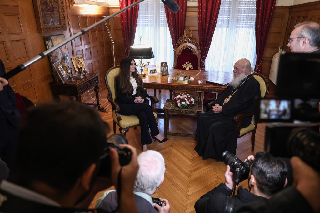 Με τον Ιερώνυμο συναντήθηκε η Κίμπερλι Γκίλφοϊλ – Η αποκάλυψη για το τηλεφώνημα στον Αρχιεπίσκοπο