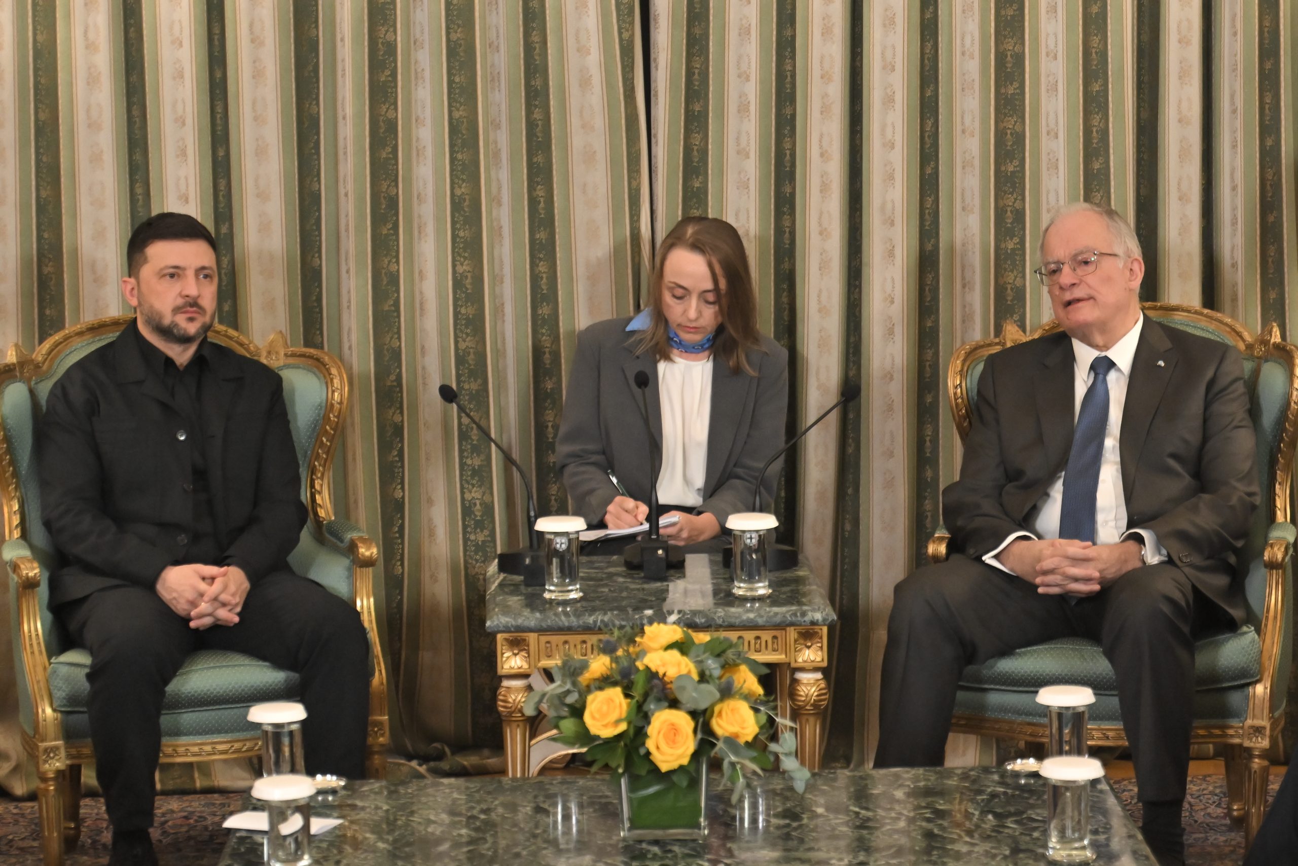 &Tau;. &Tau;&alpha;&sigma;&omicron;ύ&lambda;&alpha;&sigmaf;: &Sigma;&tau;&eta;&rho;ί&zeta;&omicron;&upsilon;&mu;&epsilon; &tau;&eta;&nu; &Omicron;&upsilon;&kappa;&rho;&alpha;&nu;ί&alpha; &sigma;&epsilon; ό&lambda;&alpha; &tau;&alpha; &epsilon;&pi;ί&pi;&epsilon;&delta;&alpha; - &Beta;. &Zeta;&epsilon;&lambda;έ&nu;&sigma;&kappa;&iota;: &Epsilon;&upsilon;&chi;&alpha;&rho;&iota;&sigma;&tau;&omicron;ύ&mu;&epsilon; &gamma;&iota;&alpha; &tau;&eta; &beta;&omicron;ή&theta;&epsilon;&iota;&alpha; &sigma;&tau;&omicron;&nu; &epsilon;&nu;&epsilon;&rho;&gamma;&epsilon;&iota;&alpha;&kappa;ό &tau;&omicron;&mu;έ&alpha;