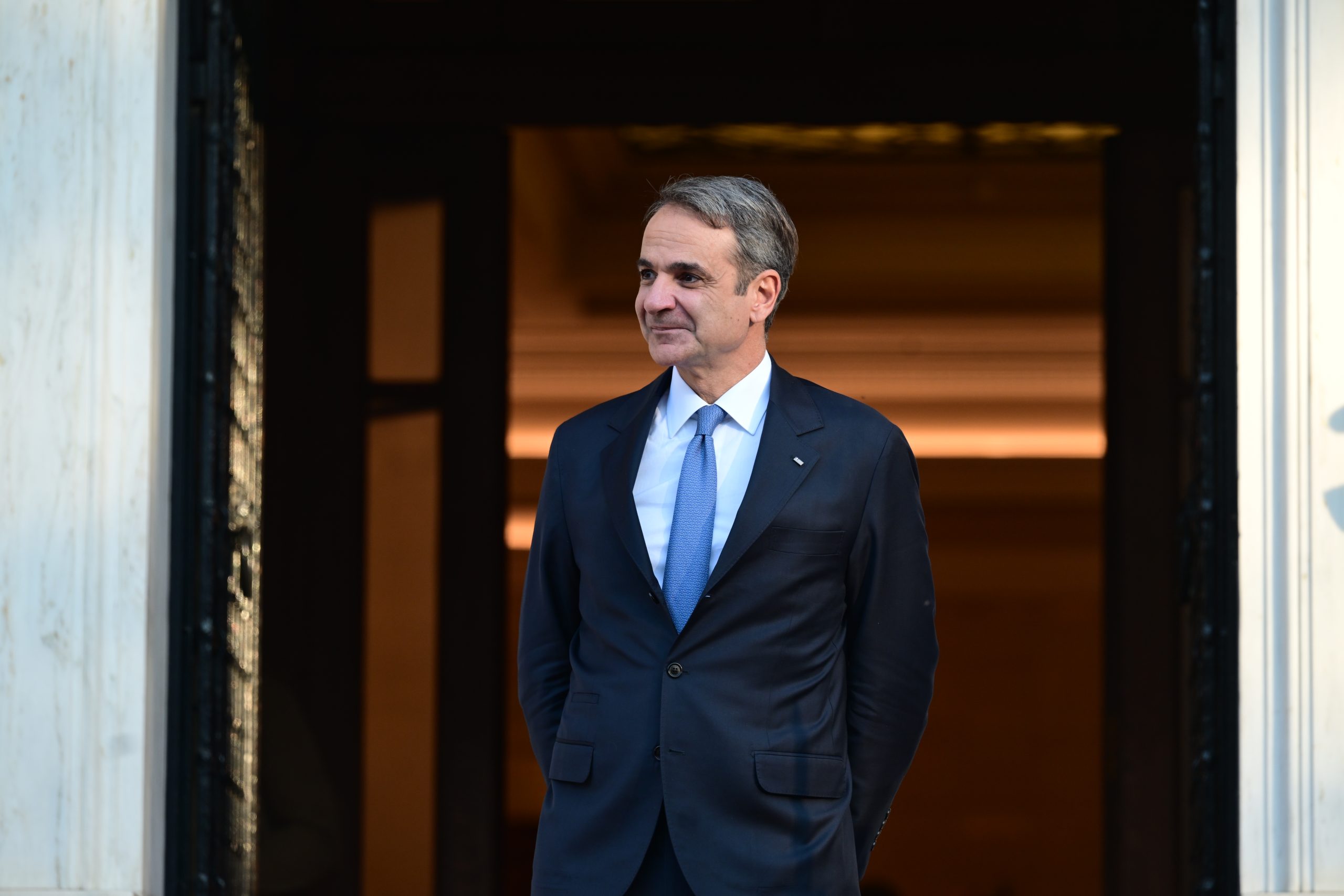 &Mu;&eta;&tau;&sigma;&omicron;&tau;ά&kappa;&eta;&sigmaf; &gamma;&iota;&alpha; &Pi;&omicron;&lambda;&upsilon;&tau;&epsilon;&chi;&nu;&epsilon;ί&omicron;: &Kappa;&rho;&alpha;&tau;ά&mu;&epsilon; &zeta;&omega;&nu;&tau;&alpha;&nu;ό &epsilon;&kappa;&epsilon;ί&nu;&omicron; &tau;&omicron; &sigma;&kappa;ί&rho;&tau;&eta;&mu;&alpha; &epsilon;&lambda;&epsilon;&upsilon;&theta;&epsilon;&rho;ί&alpha;&sigmaf; &pi;&omicron;&upsilon; έ&delta;&omega;&sigma;&epsilon;, &alpha;&rho;&gamma;ό&tau;&epsilon;&rho;&alpha;, &pi;&alpha;&lambda;&mu;ό &sigma;&tau;&omicron;&nu; &Kappa;&omicron;&iota;&nu;&omicron;&beta;&omicron;&upsilon;&lambda;&epsilon;&upsilon;&tau;&iota;&sigma;&mu;ό