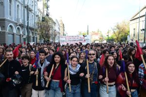Μικροένταση έξω από το Πολυτεχνείο – Πάνω από 20 προσαγωγές
