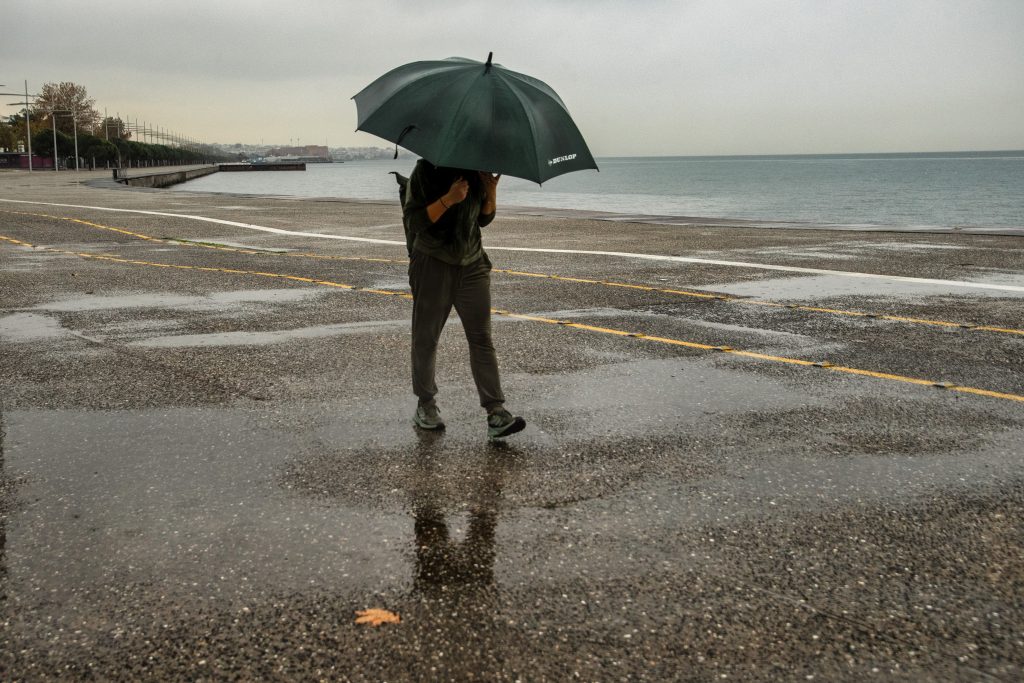 Έκτακτο δελτίο καιρού: Προ των πυλών η κακοκαιρία Adel – Κόκκινη προειδοποίηση από την ΕΜΥ