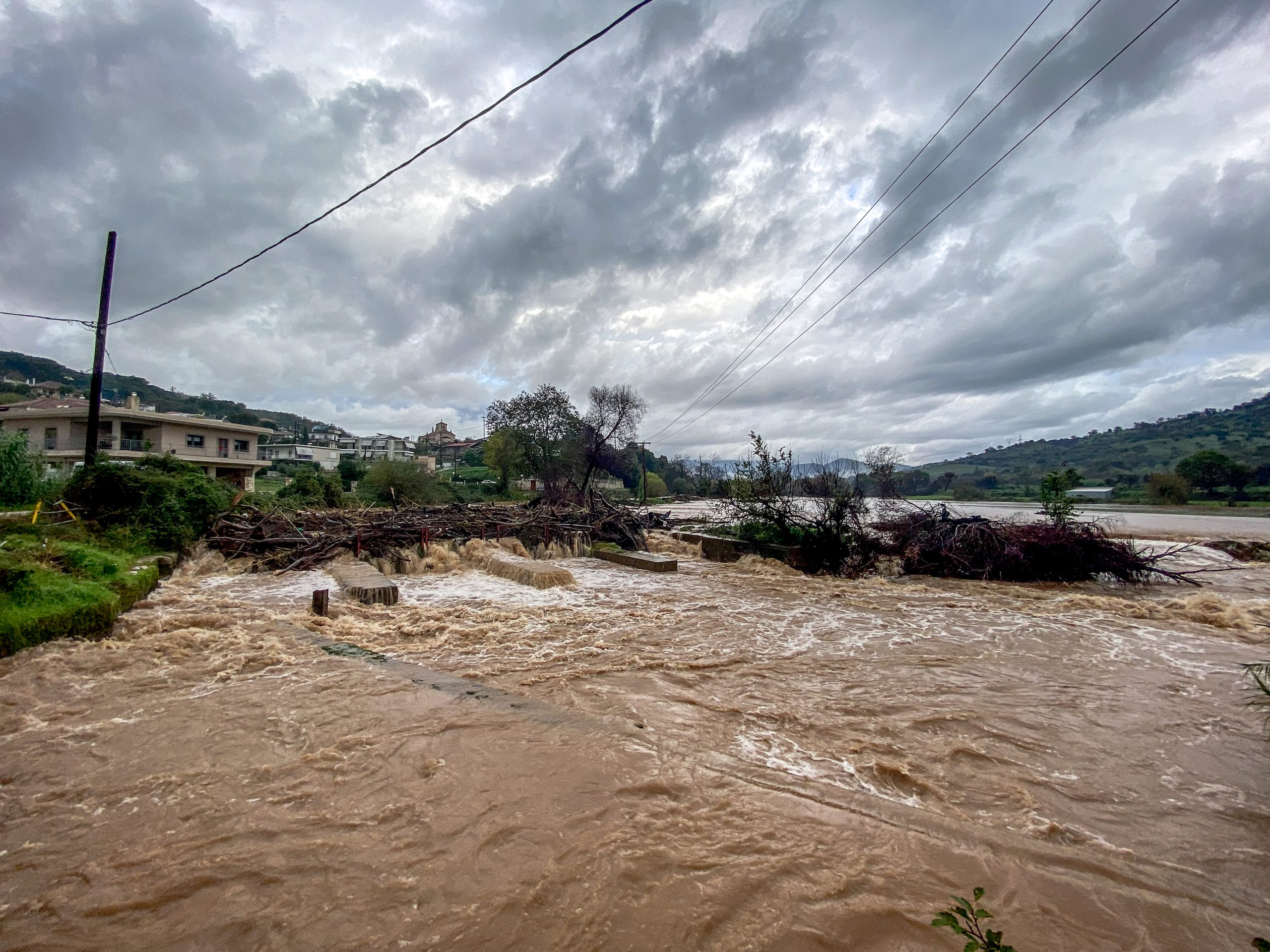 Πάνω από 400 χιλιοστά βροχής έπεσαν στα ορεινά της Ηπείρου - Ζημιές σε καλλιέργειες, δρόμους και γέφυρες