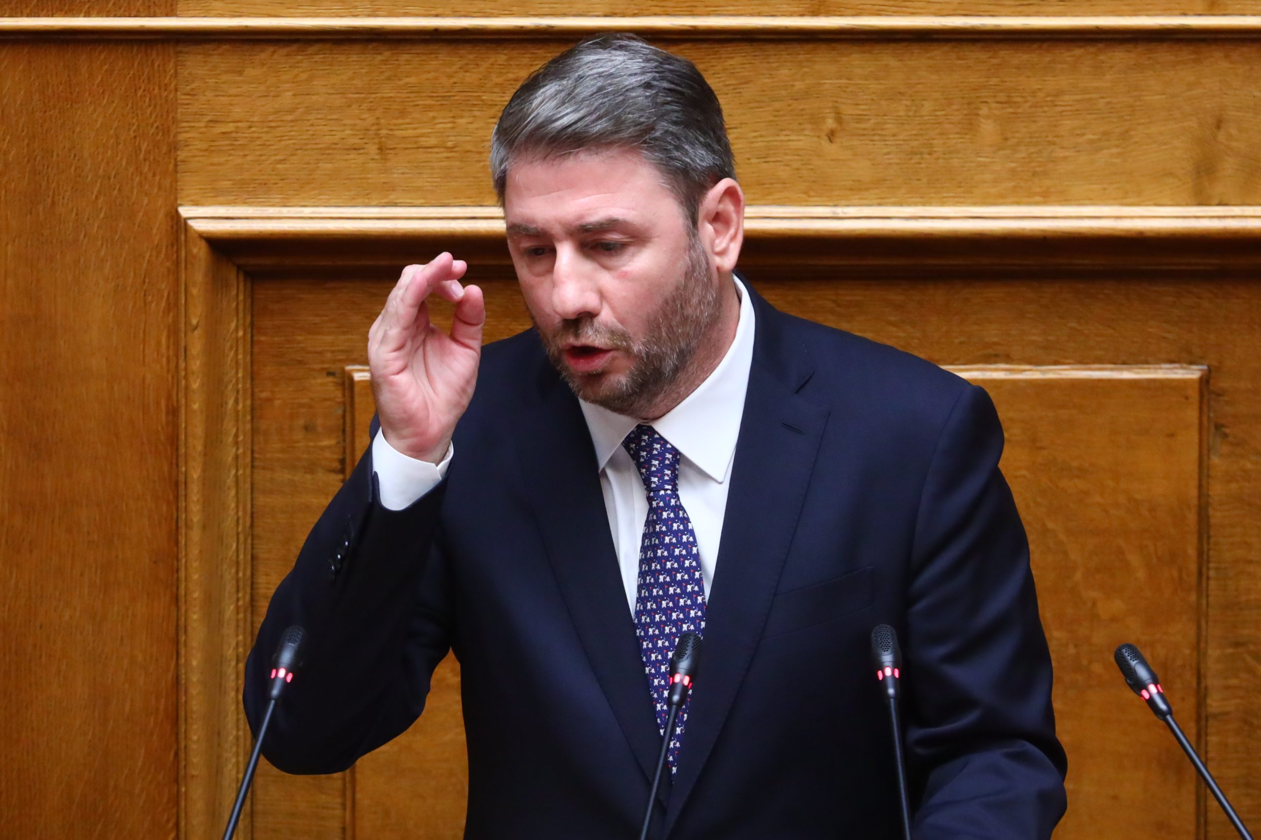 &Alpha;&nu;&delta;&rho;&omicron;&upsilon;&lambda;ά&kappa;&eta;&sigmaf;: &laquo;&Eta; &kappa;&upsilon;&beta;έ&rho;&nu;&eta;&sigma;&eta; &alpha;&nu;&tau;&iota;&lambda;&alpha;&mu;&beta;ά&nu;&epsilon;&tau;&alpha;&iota; &tau;&eta; &delta;&eta;&mu;ό&sigma;&iota;&alpha; &pi;&epsilon;&rho;&iota;&omicron;&upsilon;&sigma;ί&alpha; &omega;&sigmaf; &lambda;ά&phi;&upsilon;&rho;&omicron;&raquo;