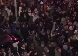 Ξεφεύγει η κατάσταση στην Παρτιζάν: Οπαδοί απειλούν να μην επιτρέψουν τη διεξαγωγή του αγώνα με τη Μπάγερν!