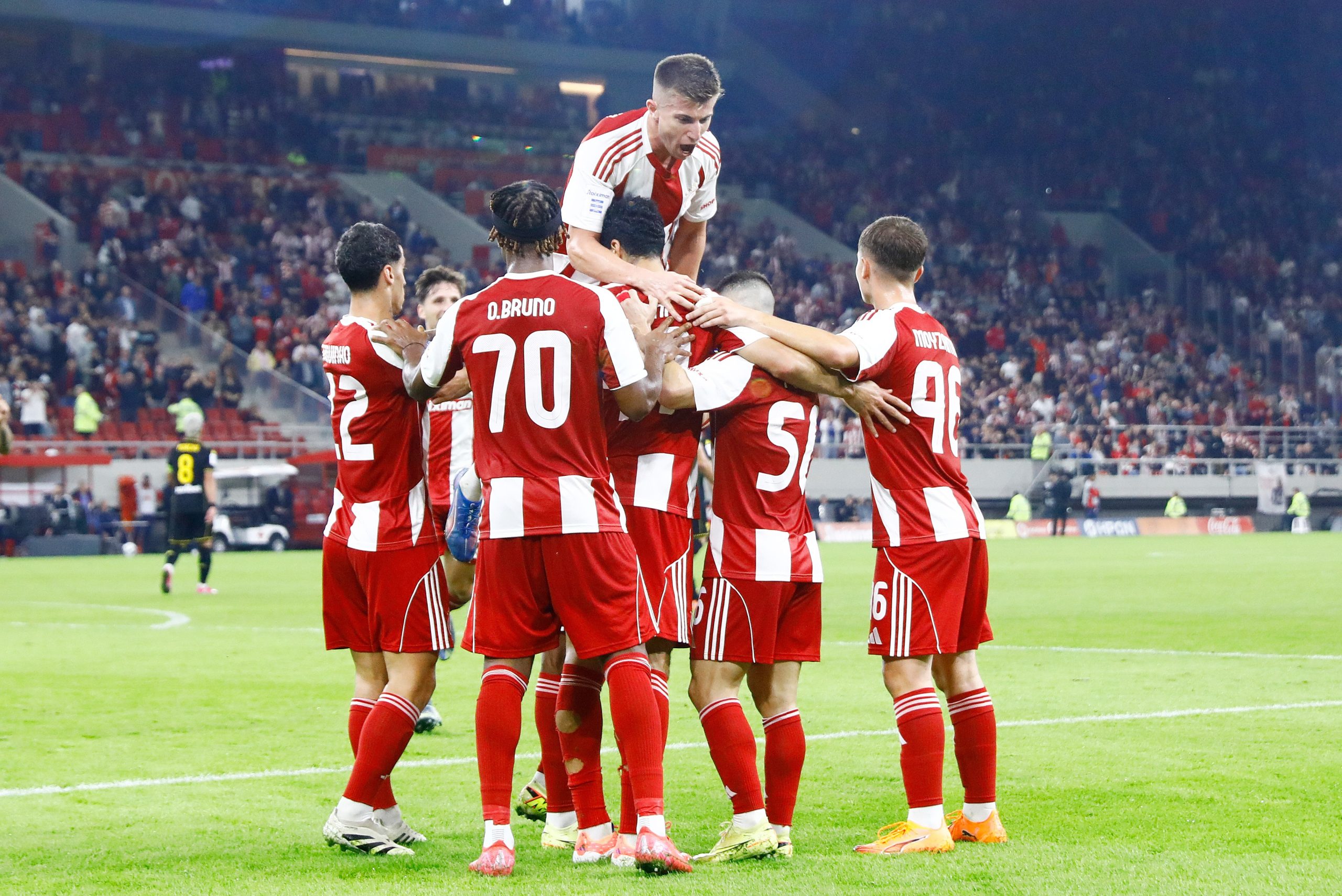 &Omicron;&lambda;&upsilon;&mu;&pi;&iota;&alpha;&kappa;ό&sigmaf; - Ά&rho;&eta;&sigmaf; 2-1: &Alpha;&sigma;&tau;&alpha;&mu;ά&tau;&eta;&tau;&omicron;&iota; &omicron;&iota; &laquo;&epsilon;&rho;&upsilon;&theta;&rho;ό&lambda;&epsilon;&upsilon;&kappa;&omicron;&iota;&raquo;, &alpha;&nu;έ&beta;&eta;&kappa;&alpha;&nu; &sigma;&tau;&eta;&nu; &kappa;&omicron;&rho;&upsilon;&phi;ή