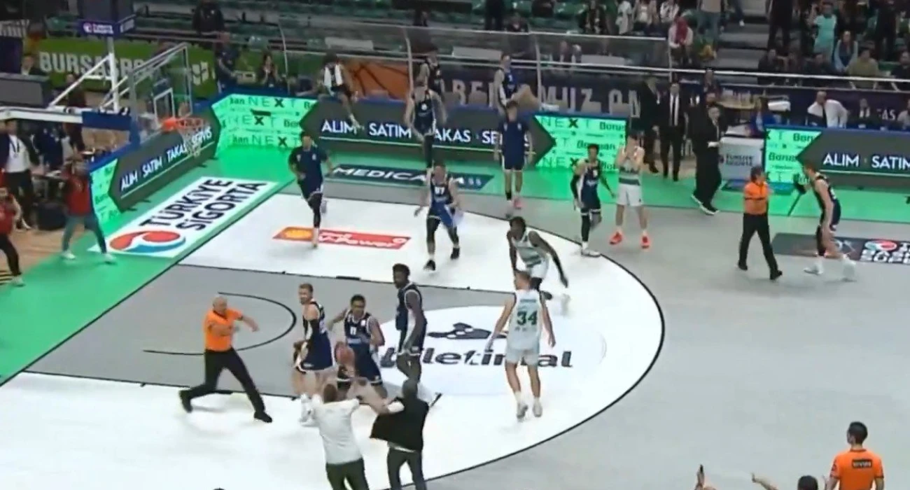 &Chi;&alpha;&mu;ό&sigmaf; &sigma;&tau;&eta;&nu; &Tau;&omicron;&upsilon;&rho;&kappa;ί&alpha;: &Omicron;&pi;&alpha;&delta;&omicron;ί &kappa;&upsilon;&nu;ή&gamma;&eta;&sigma;&alpha;&nu; &pi;&rho;ώ&eta;&nu; NBAer (vid)