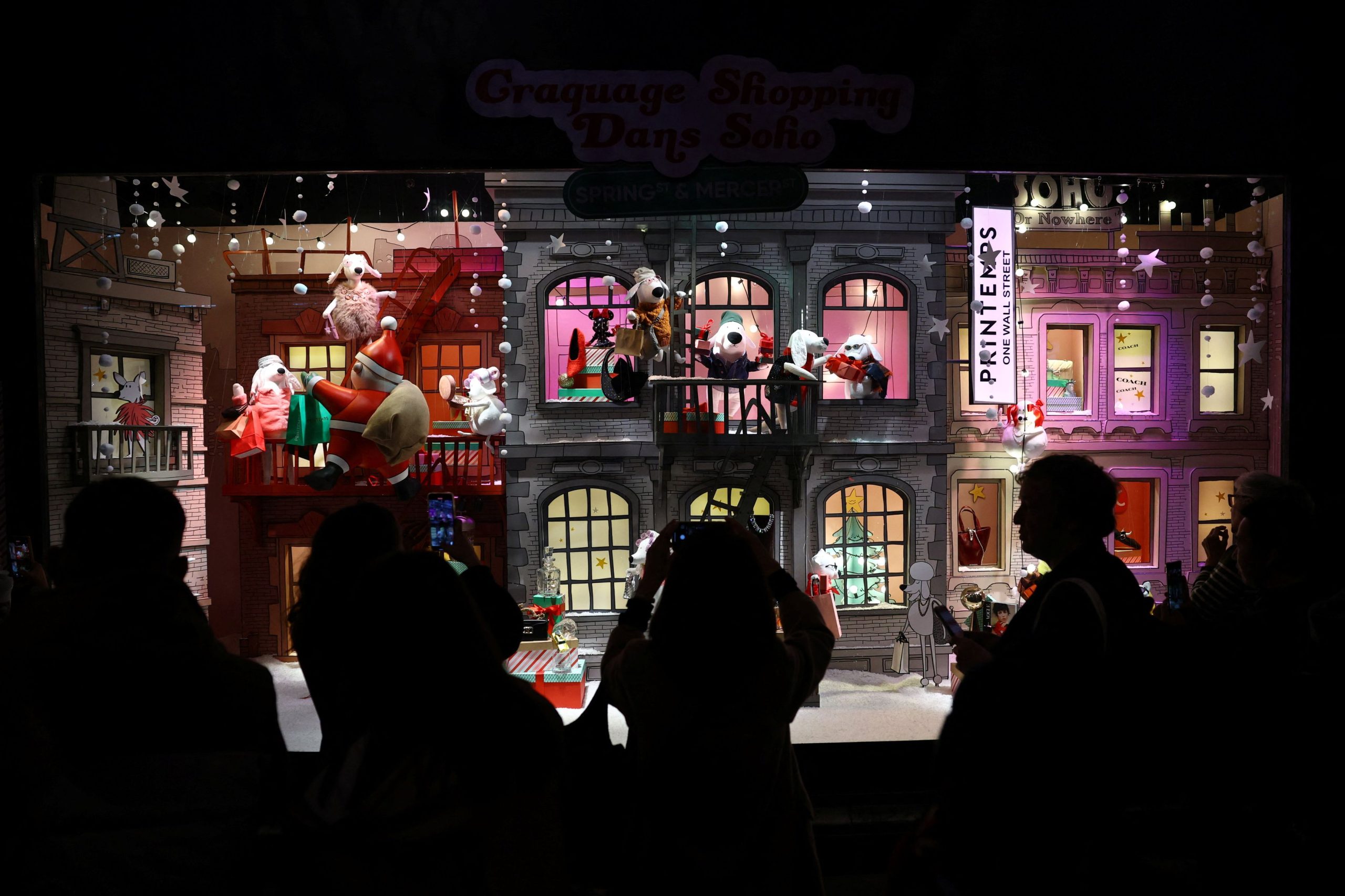 Ποιες είναι οι πόλεις του κόσμου που έχουν «φορέσει» τα γιορτινά τους