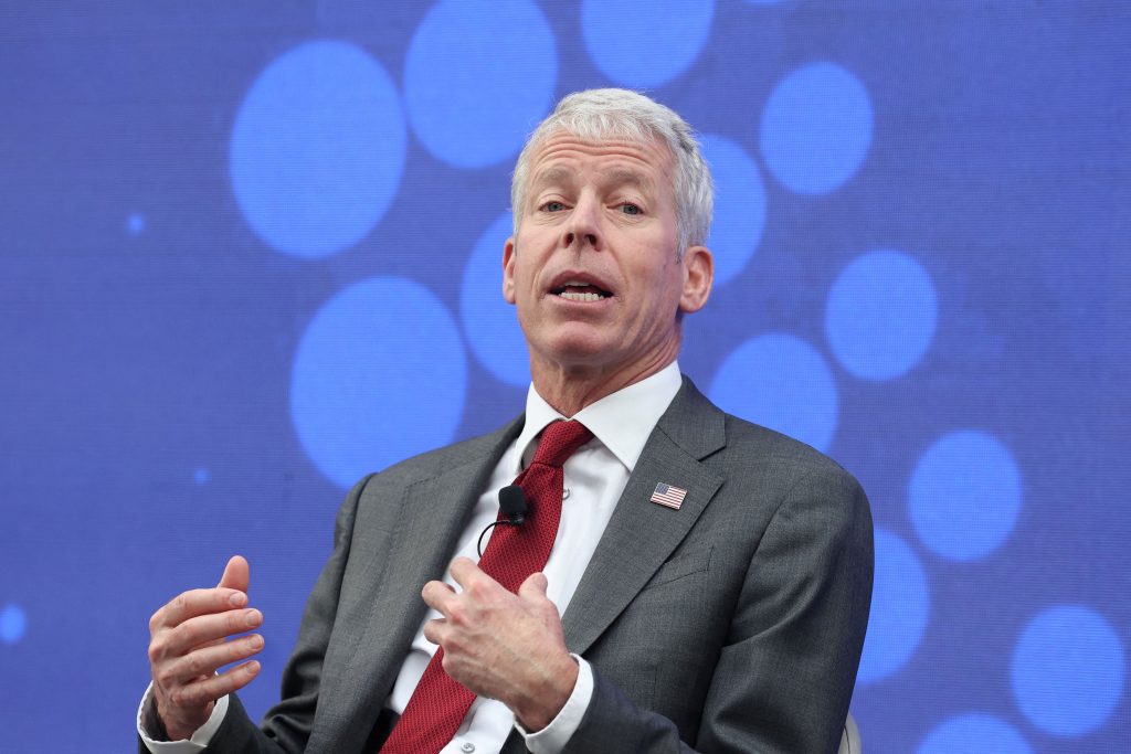 Κρις Ράιτ στα ΝΕΑ: «Καλύτερους γείτονες δημιουργεί η ανάπτυξη της ενέργειας»