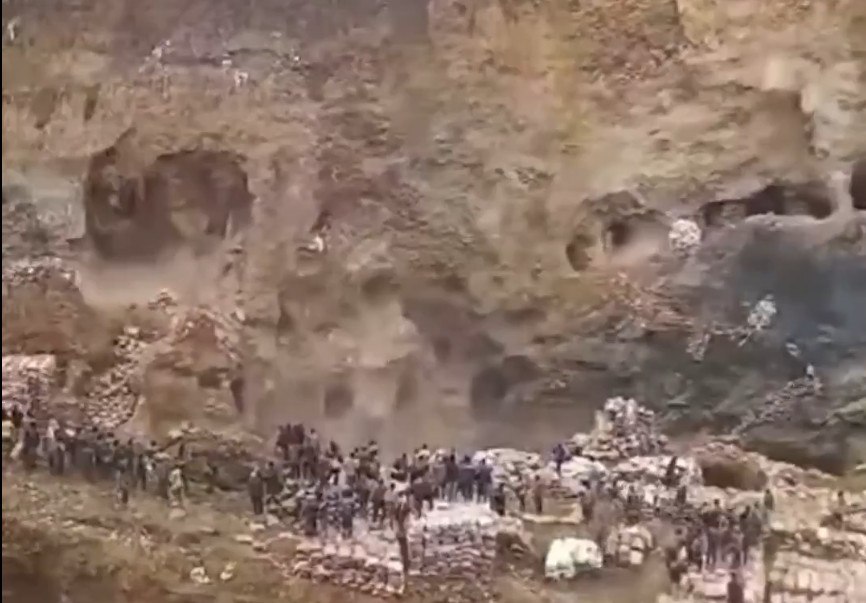 Τρομακτικό βίντεο από το Κονγκό: Καταρρέει πλαγιά ορυχείου σκοτώνοντας δεκάδες εργάτες